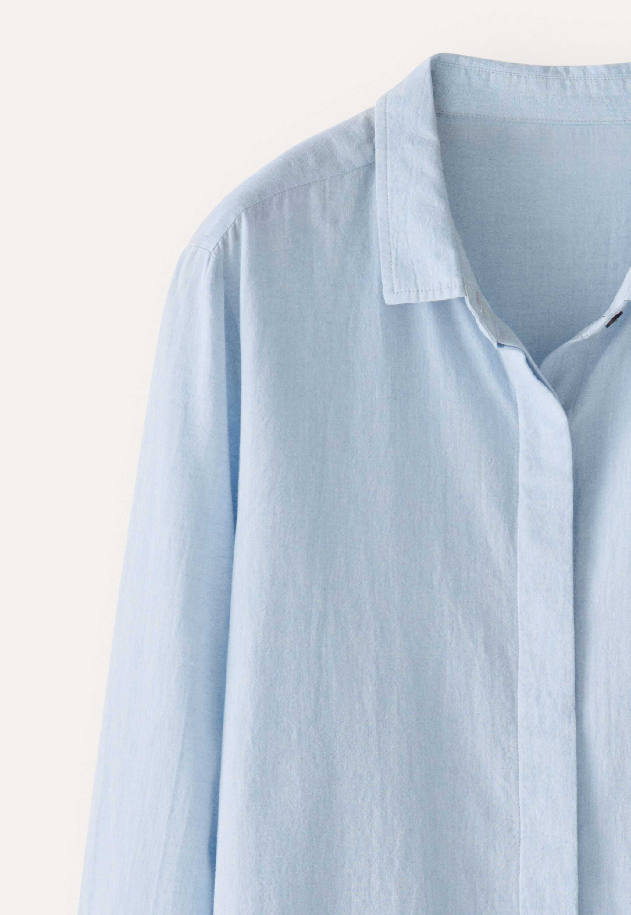 Bluse mit geschwungenem Saum