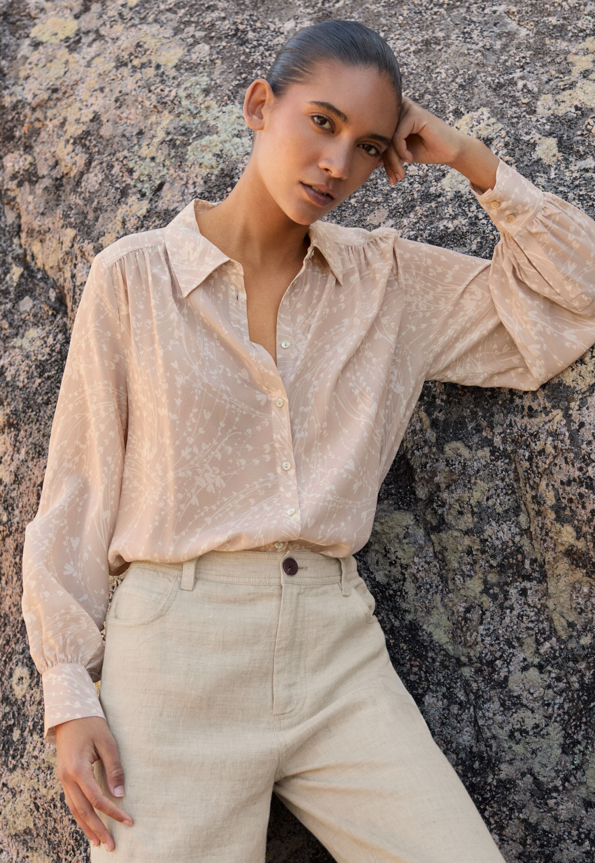 Bluse mit aufgesetzter Tasche