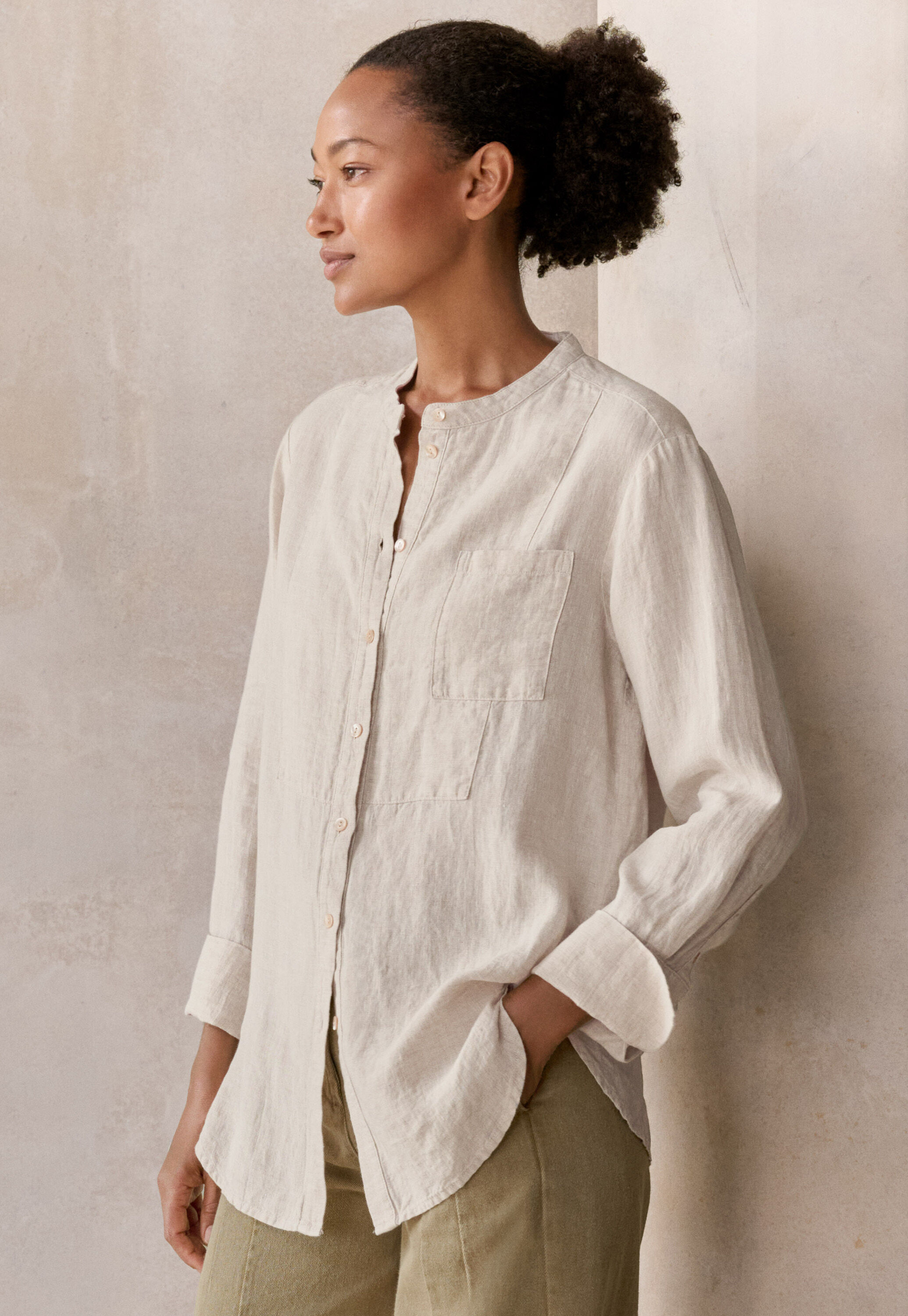 Lange Bluse mit Latzeinsatz