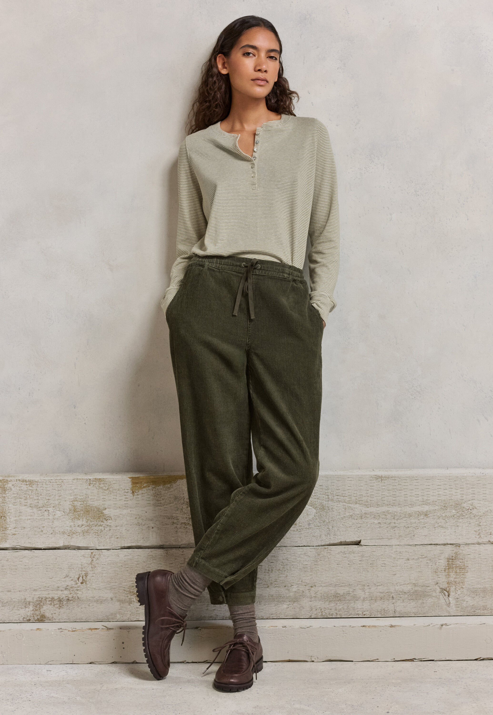 Schmal zulaufende Hose
