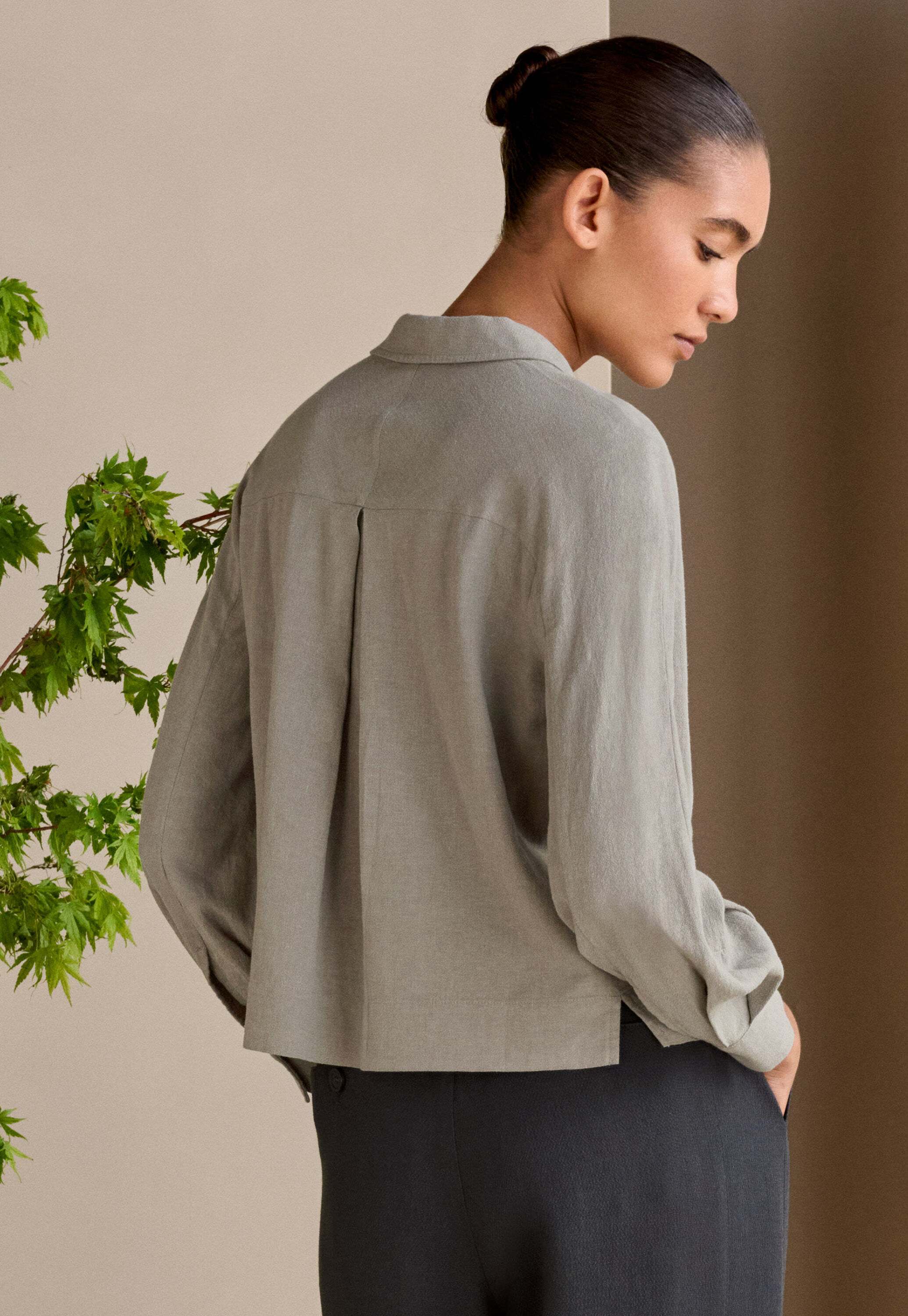Bluse mit geschwungenen &Auml;rmeln