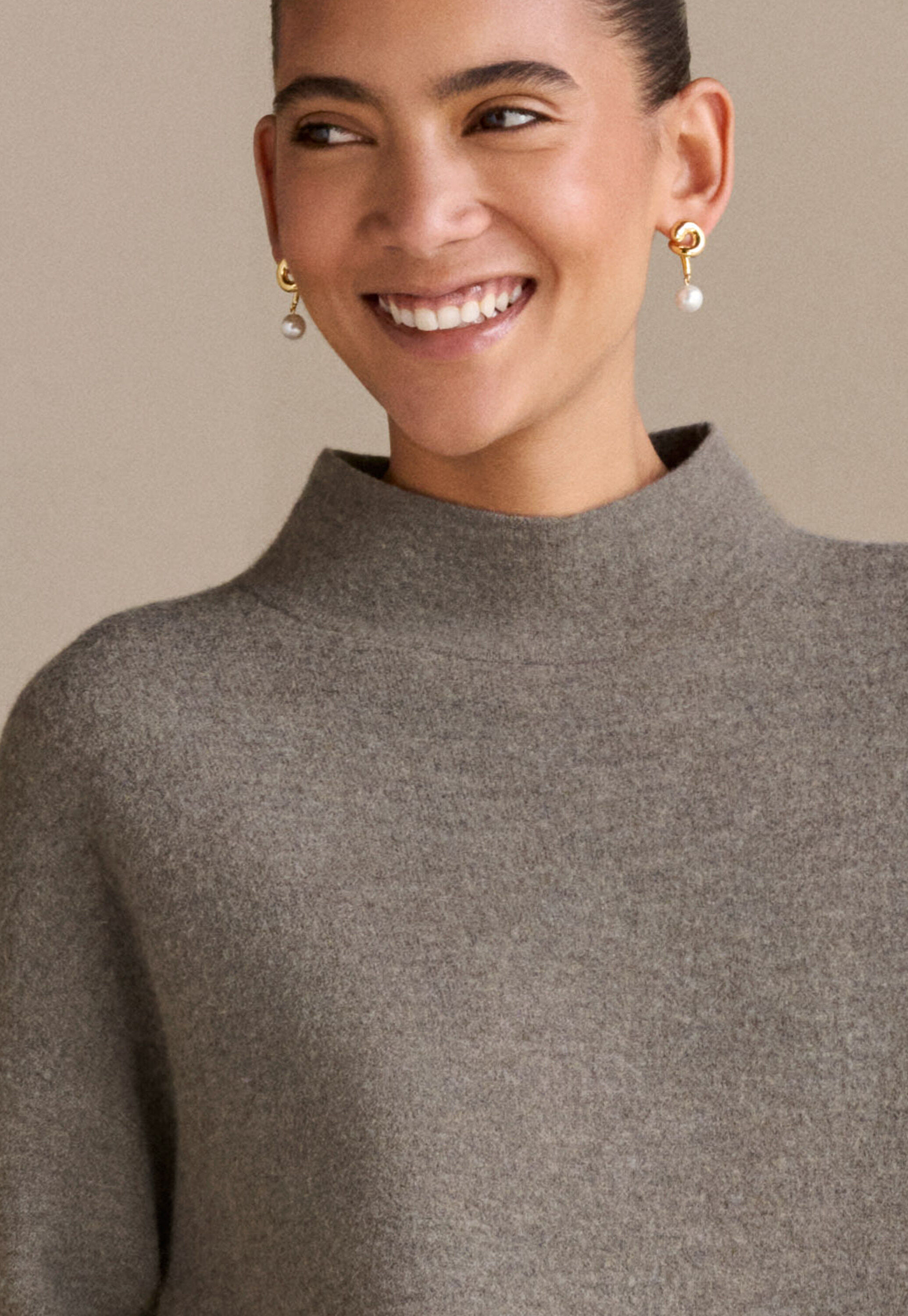 Kleid mit aufgesetzten Taschen