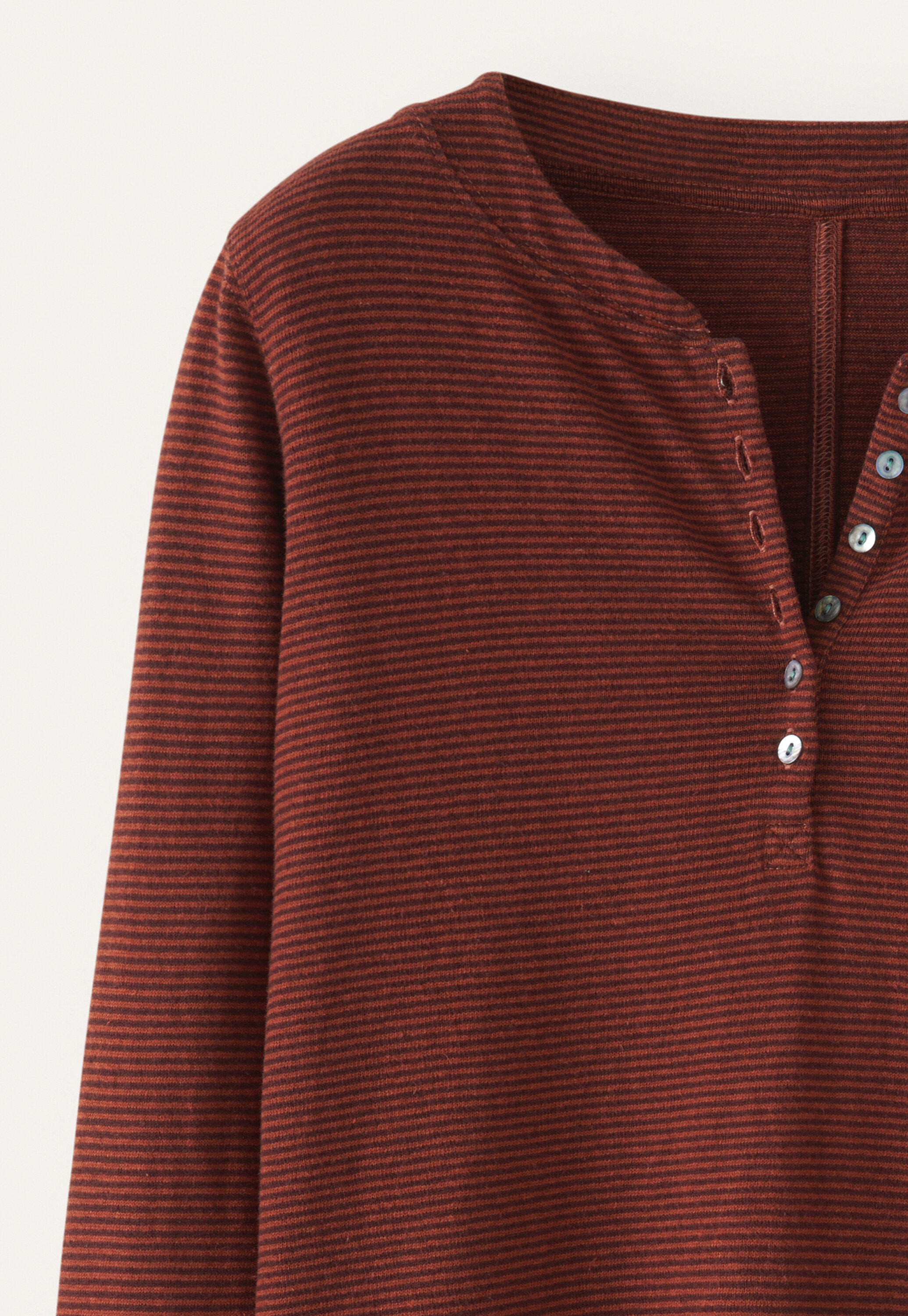Gestreiftes Henley-Top