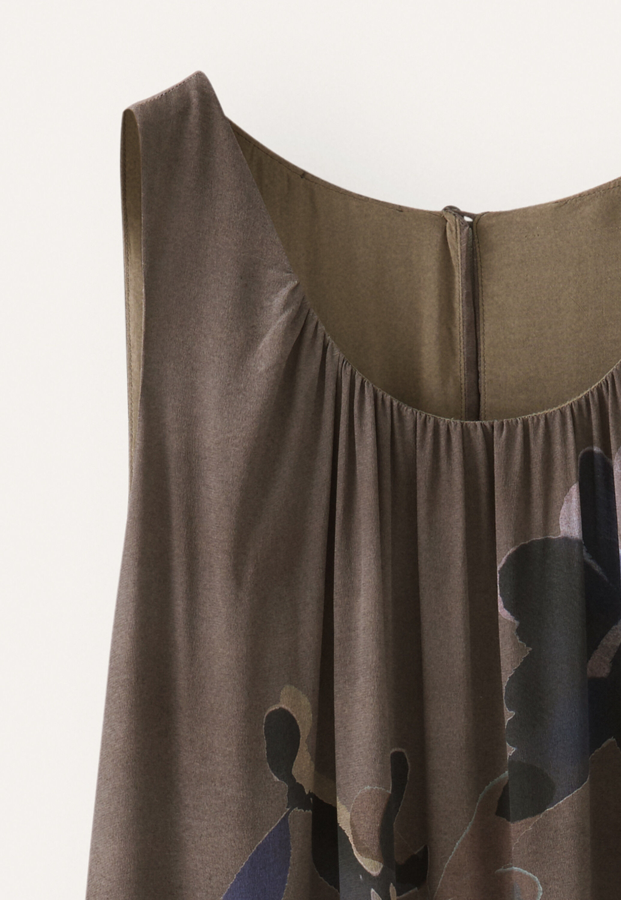 &Auml;rmelloses bedrucktes Kleid