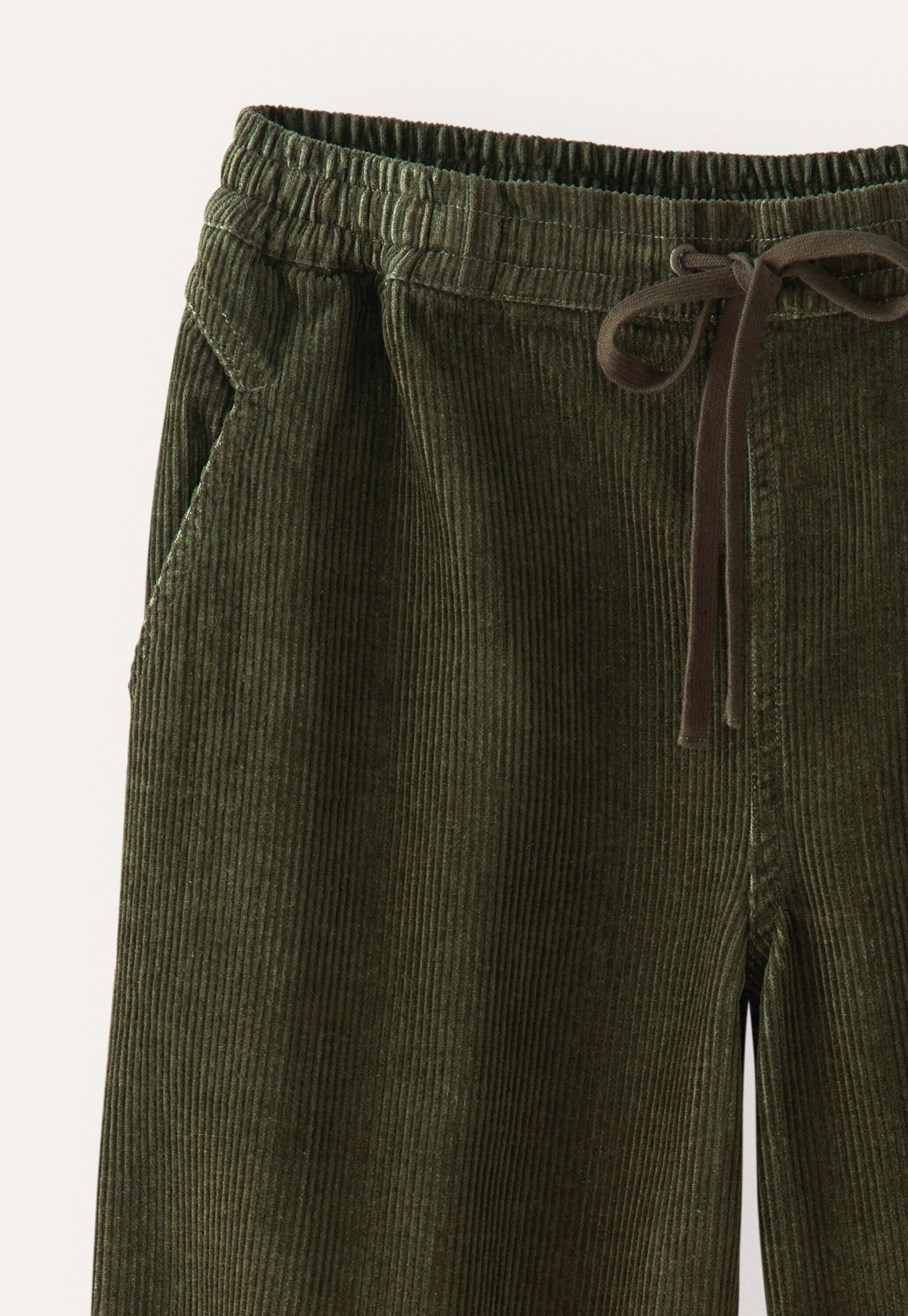 Schmal zulaufende Hose