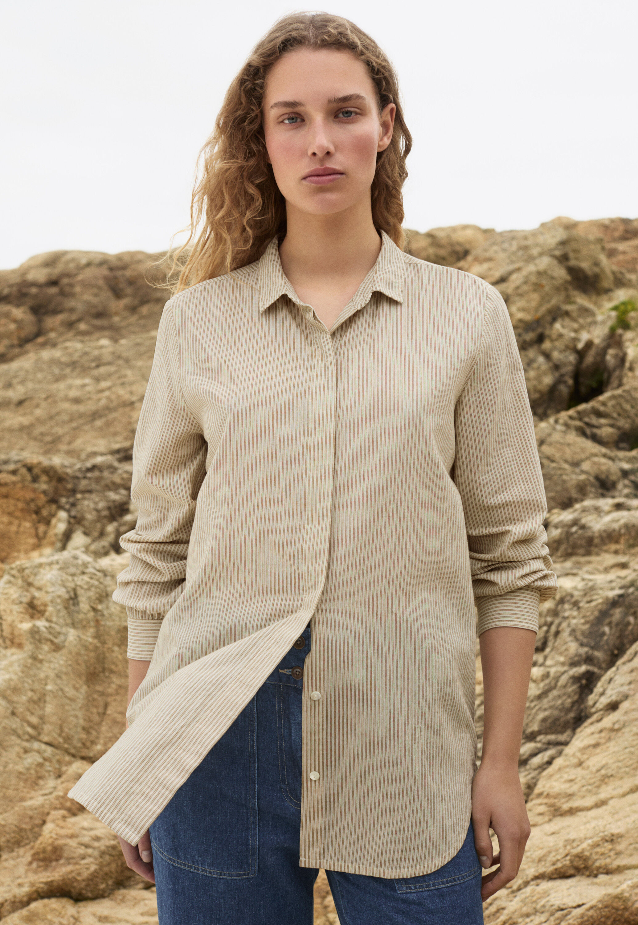 Bluse mit geschwungenem Saum