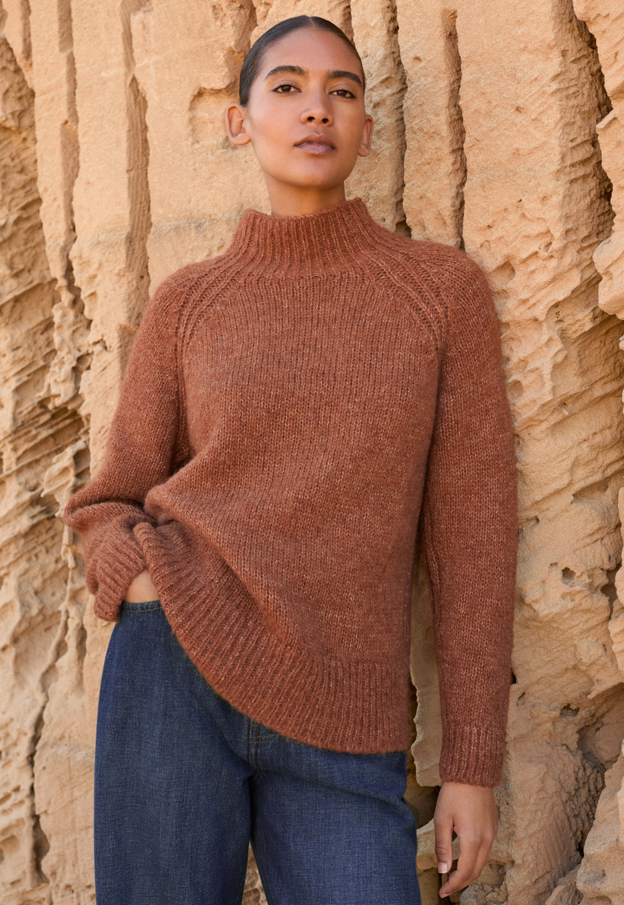 Raglanpullover mit Trichterkragen