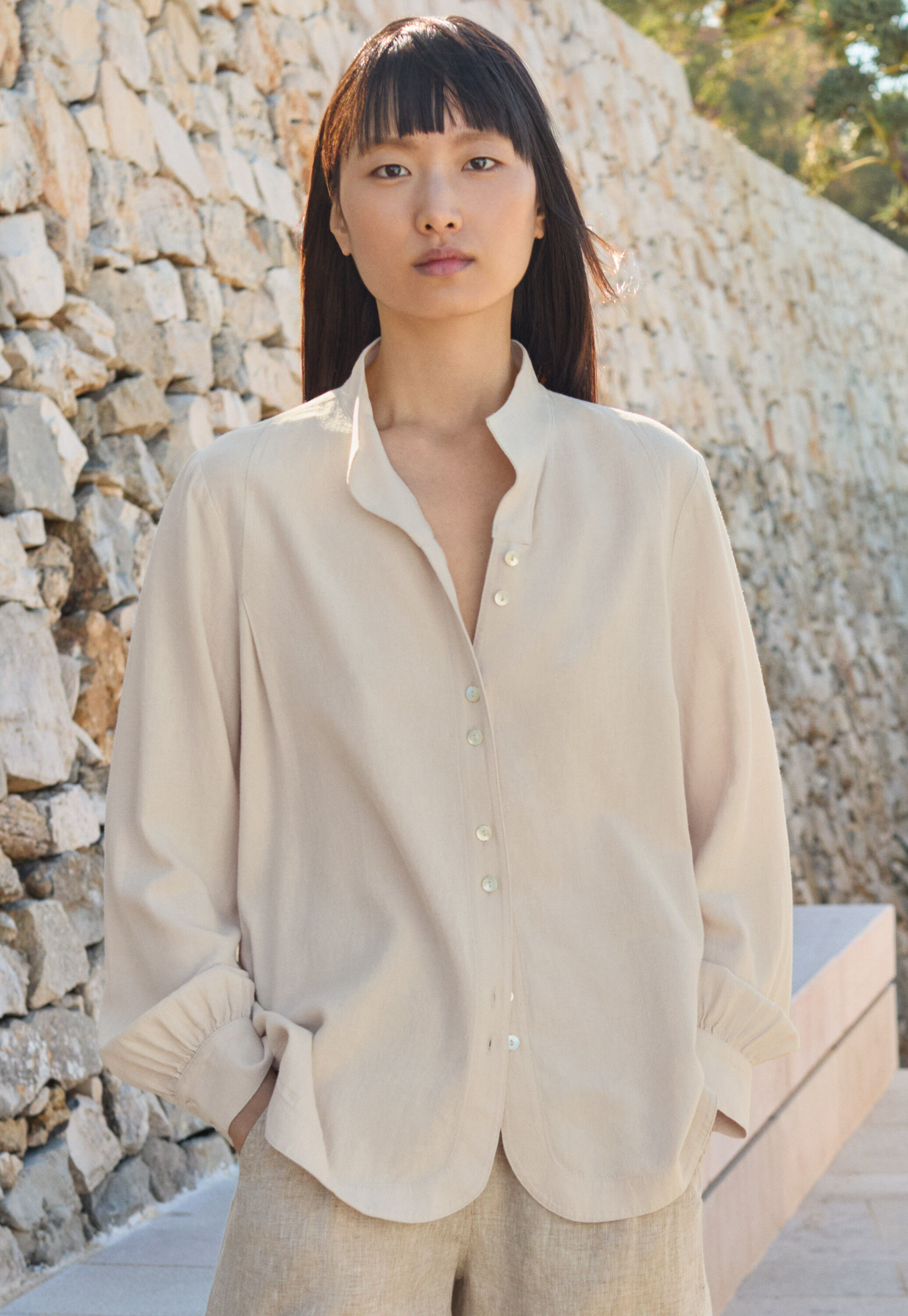 Bluse mit Trichterkragen