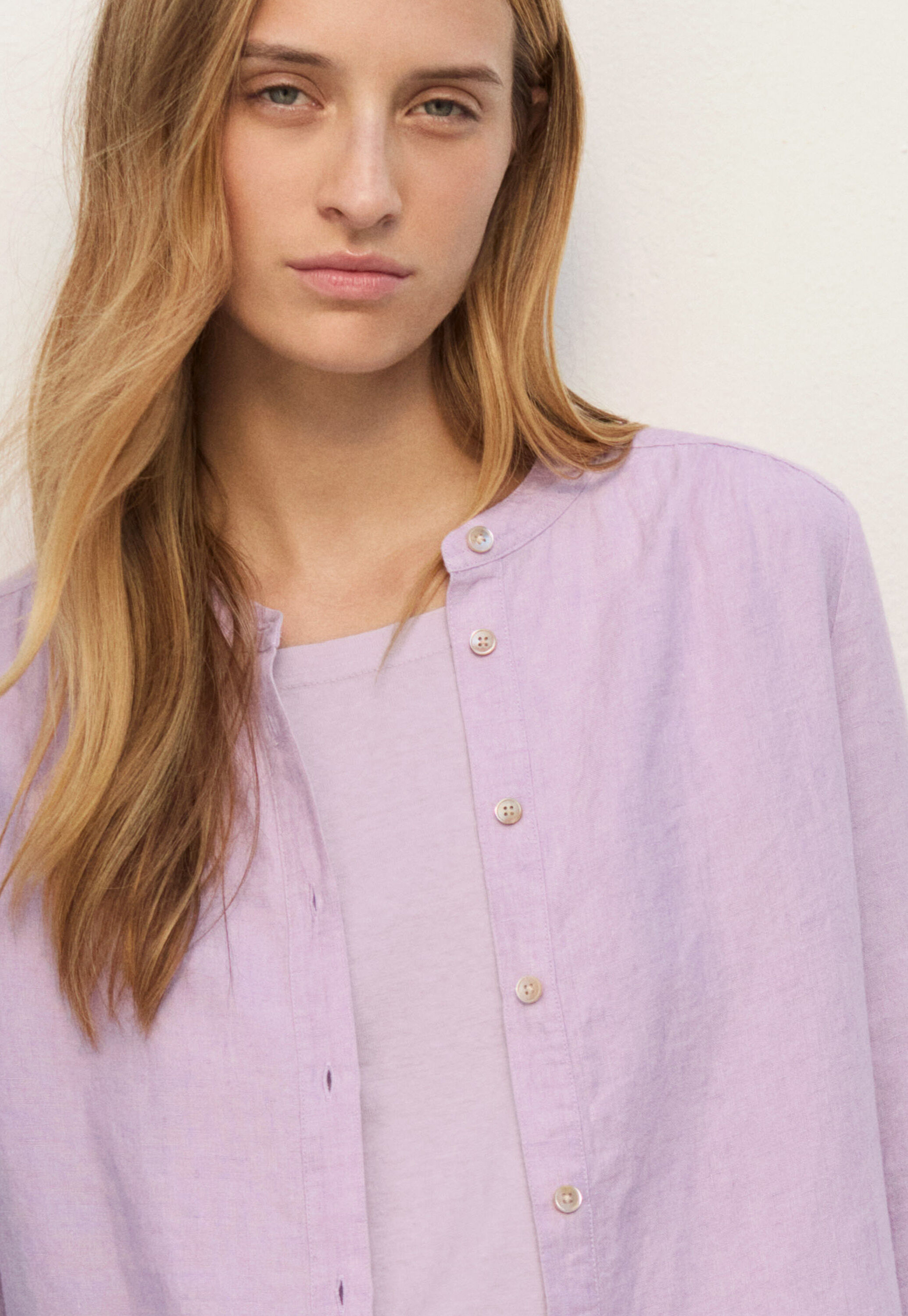 Lange Bluse mit geschwungenem Saum