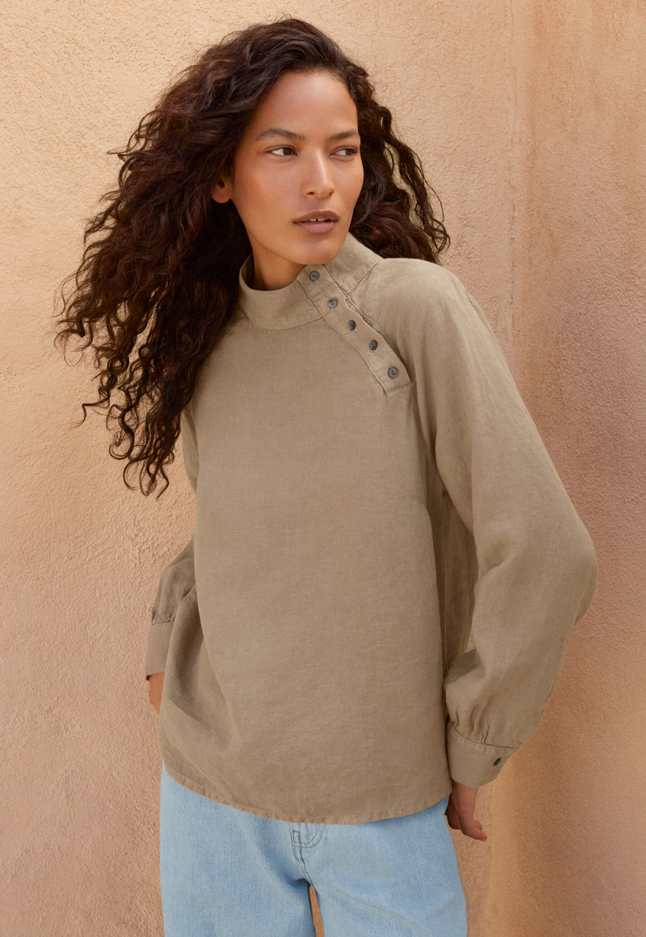 Bluse mit Trichterkragen