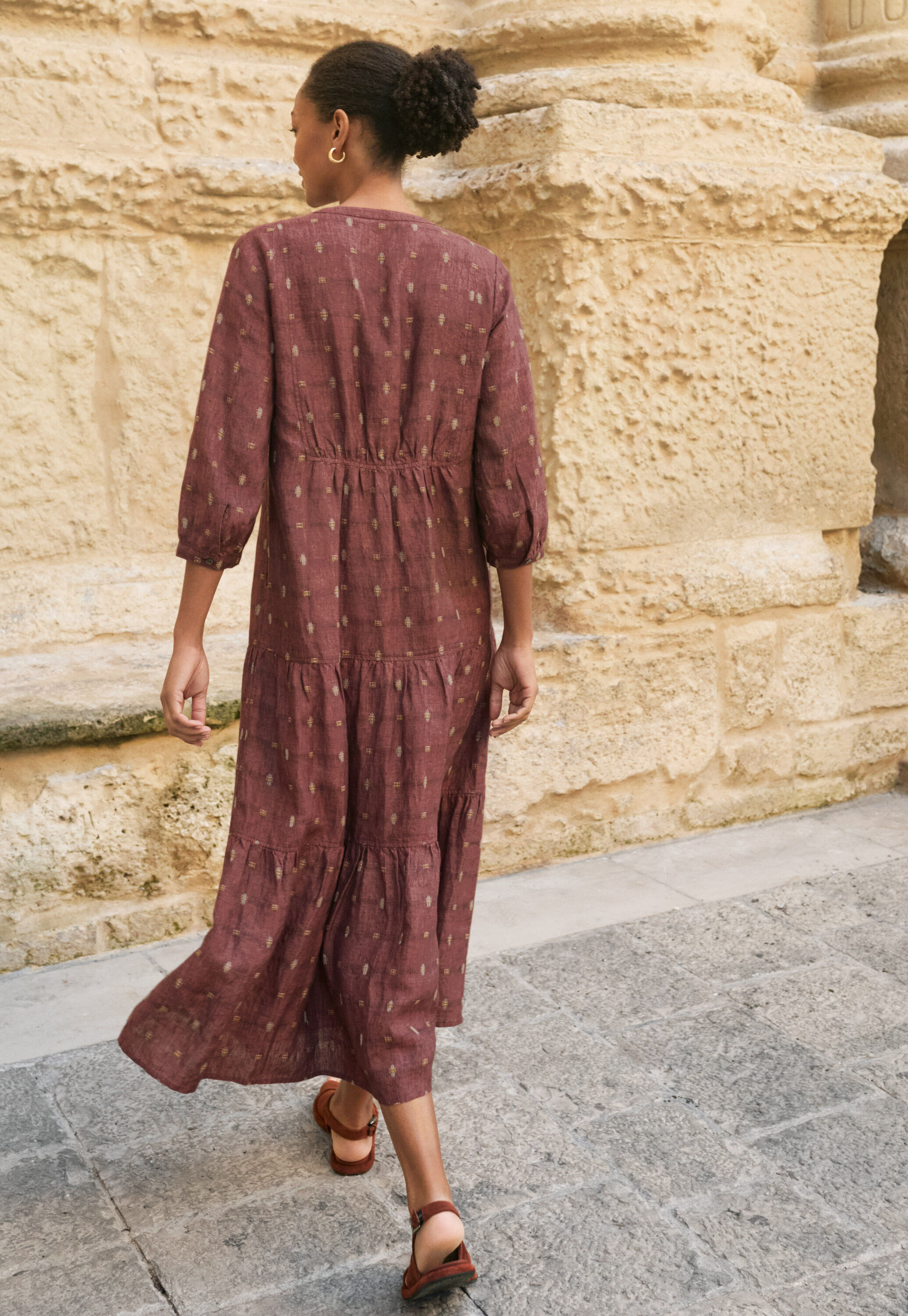 Kleid aus geklipptem Dobby-Gewebe