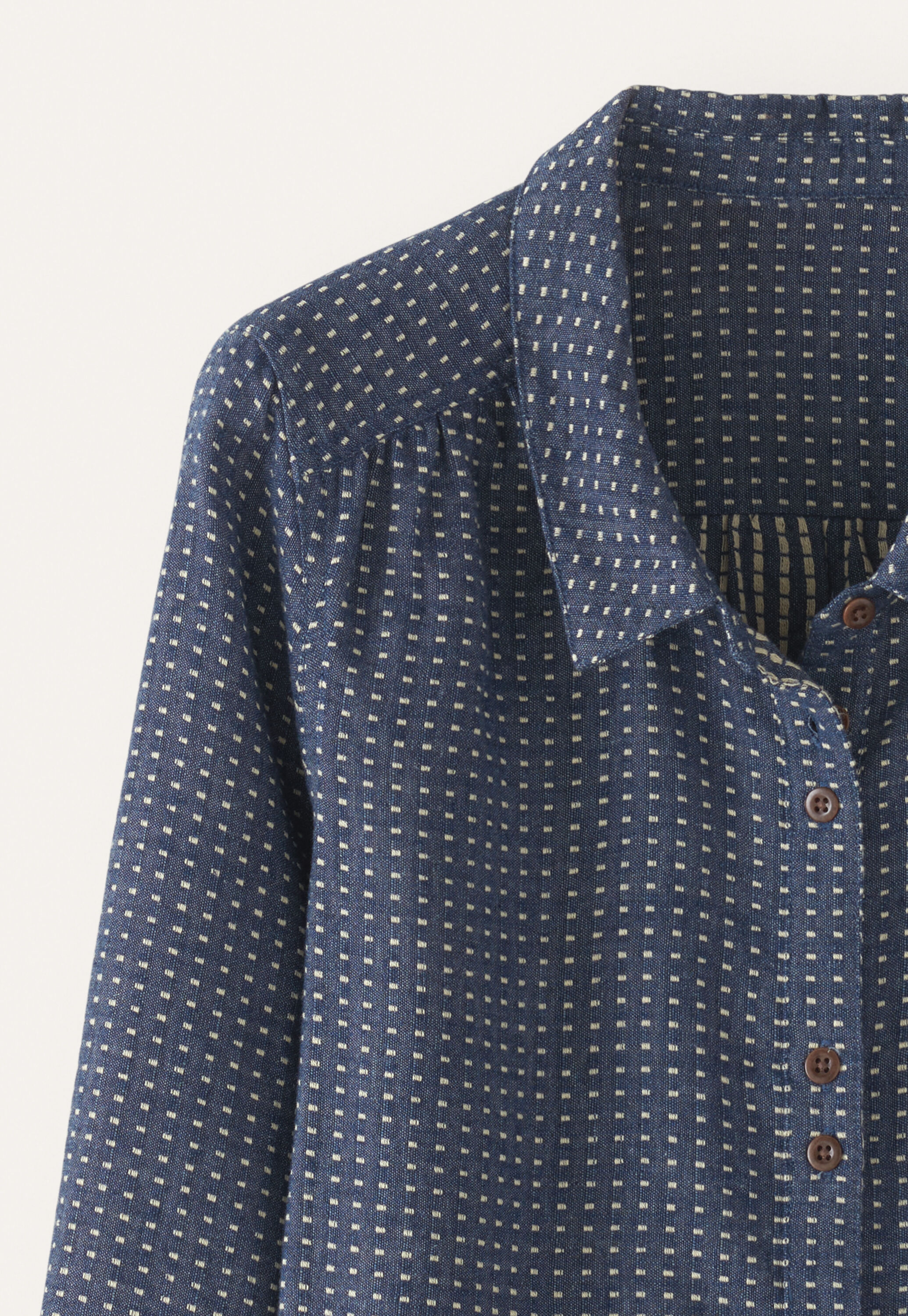 Bluse mit eingewebten Punkten