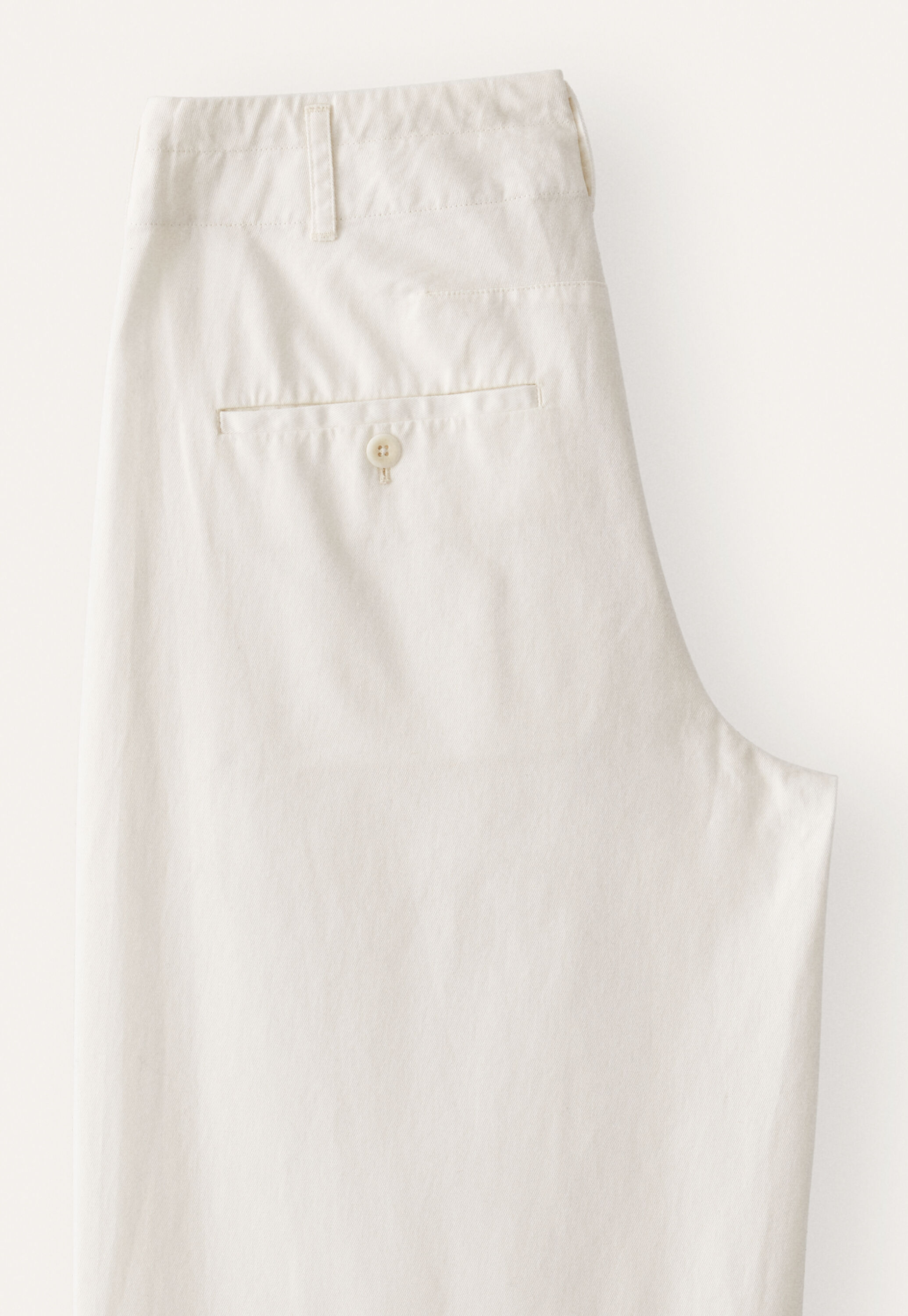K&uuml;rzer geschnittene Hose mit Faltenfront