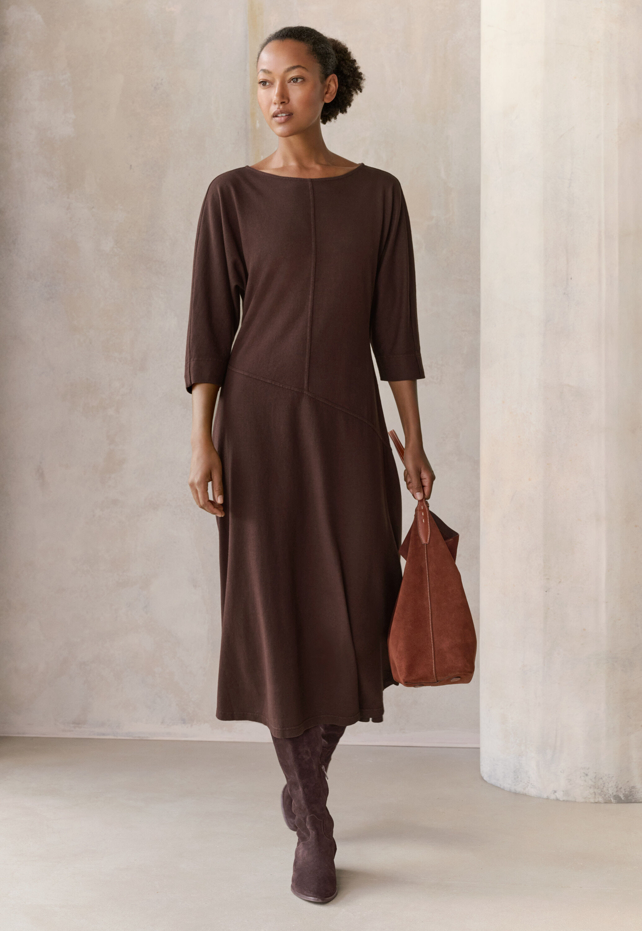 Im Schr&auml;gschnitt gearbeitetes Jersey-Kleid