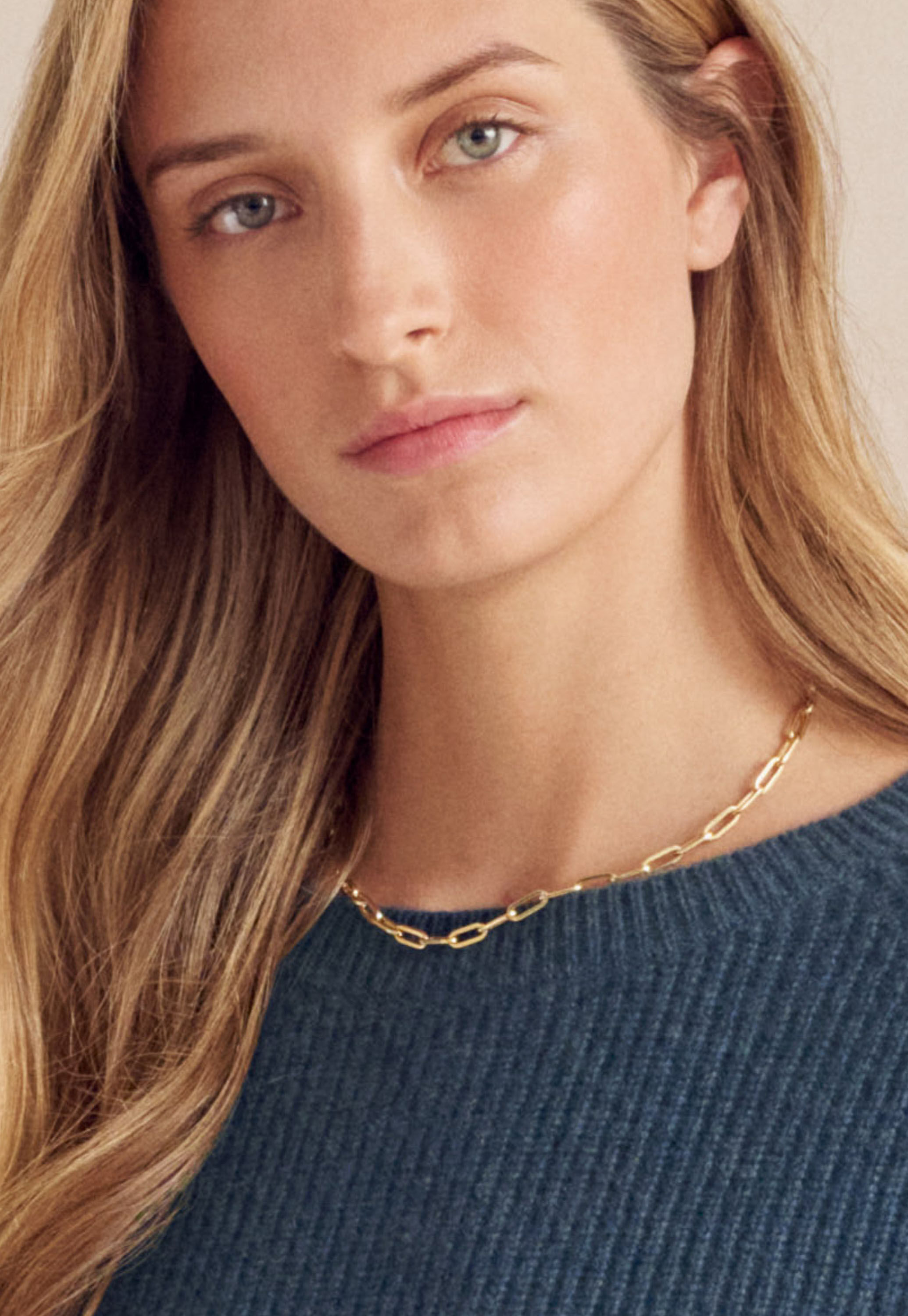 Goldene Gliederhalskette