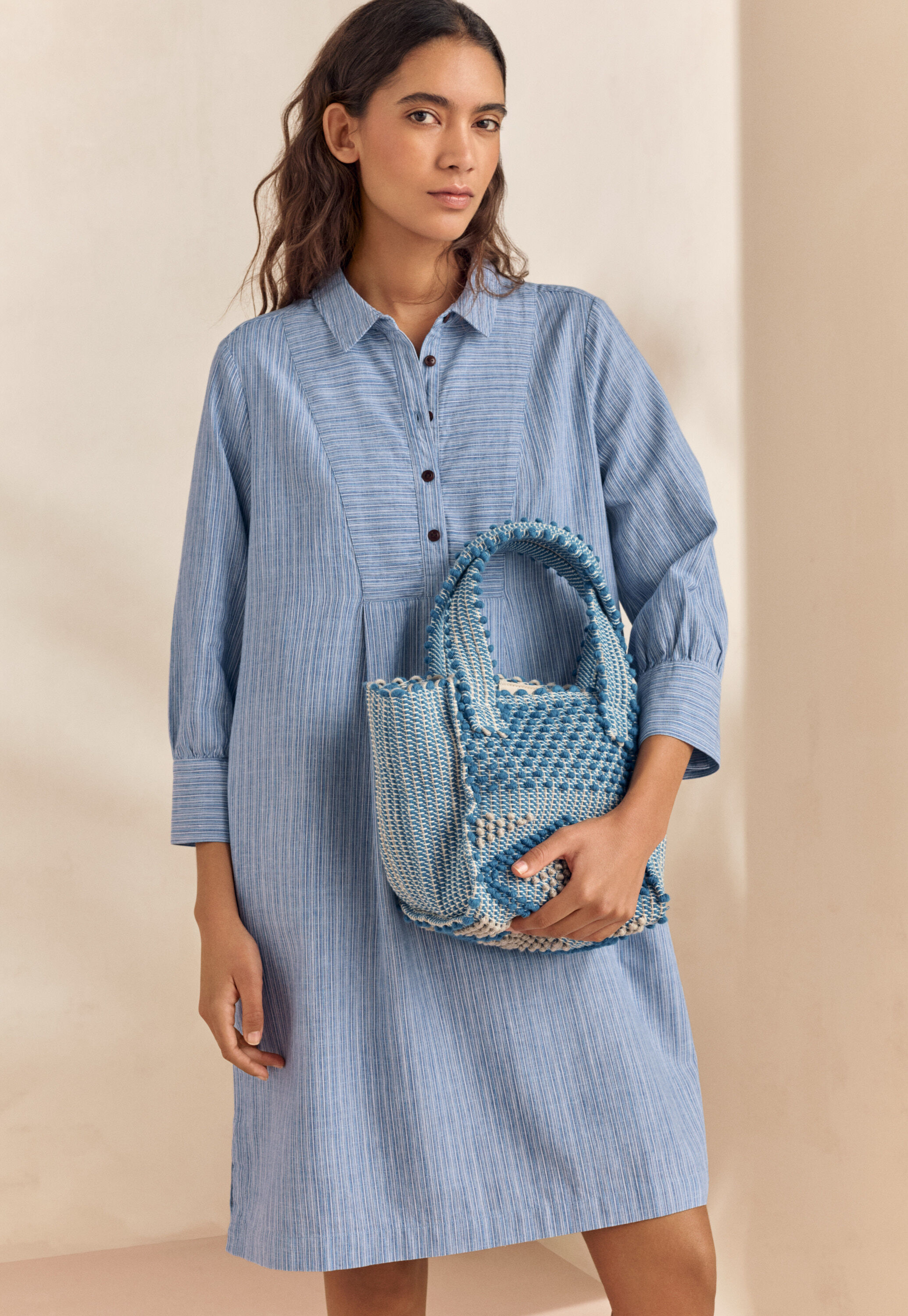 Kleid mit Latzeinsatz