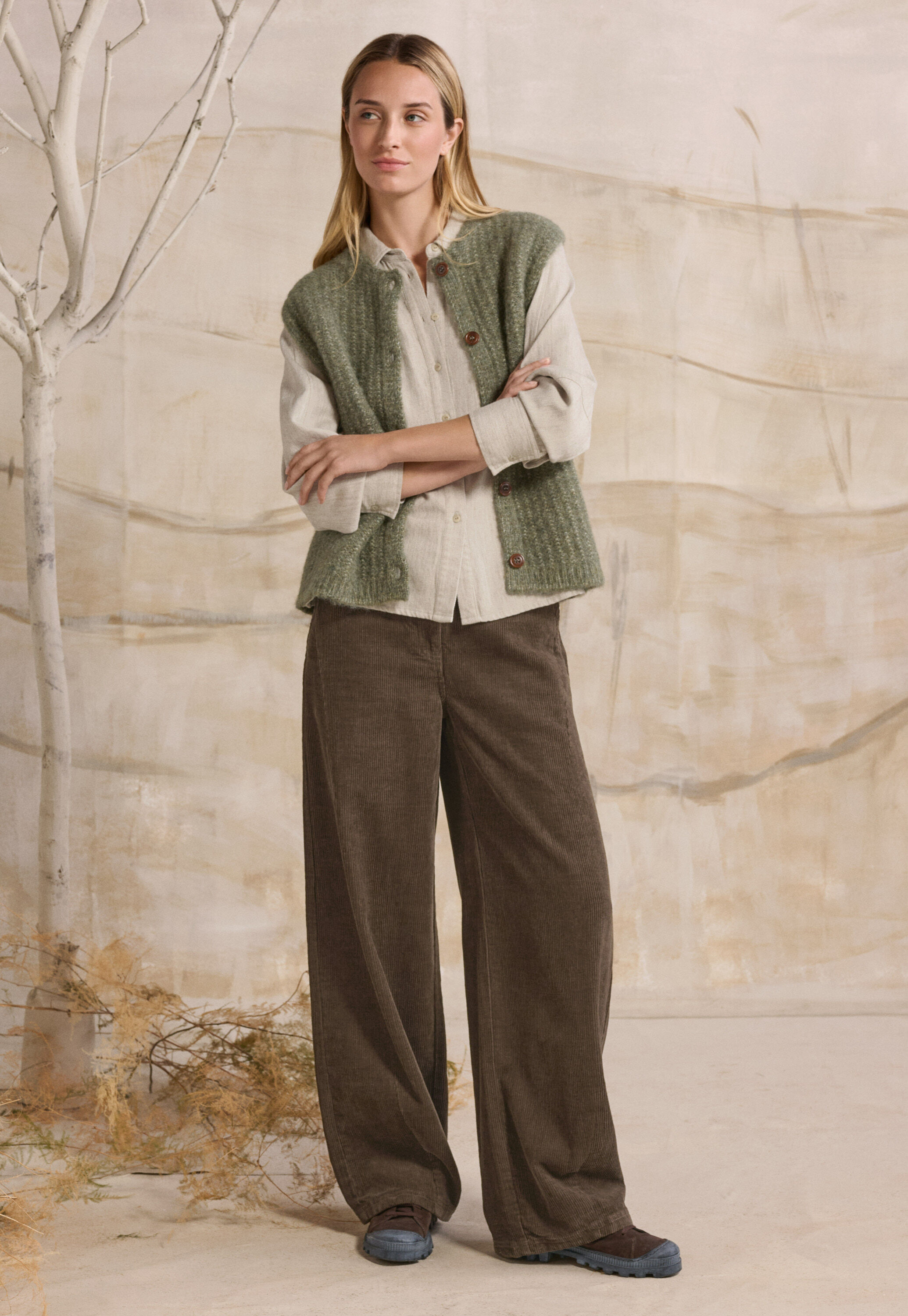 Cordhose mit Abn&auml;hern am Saum