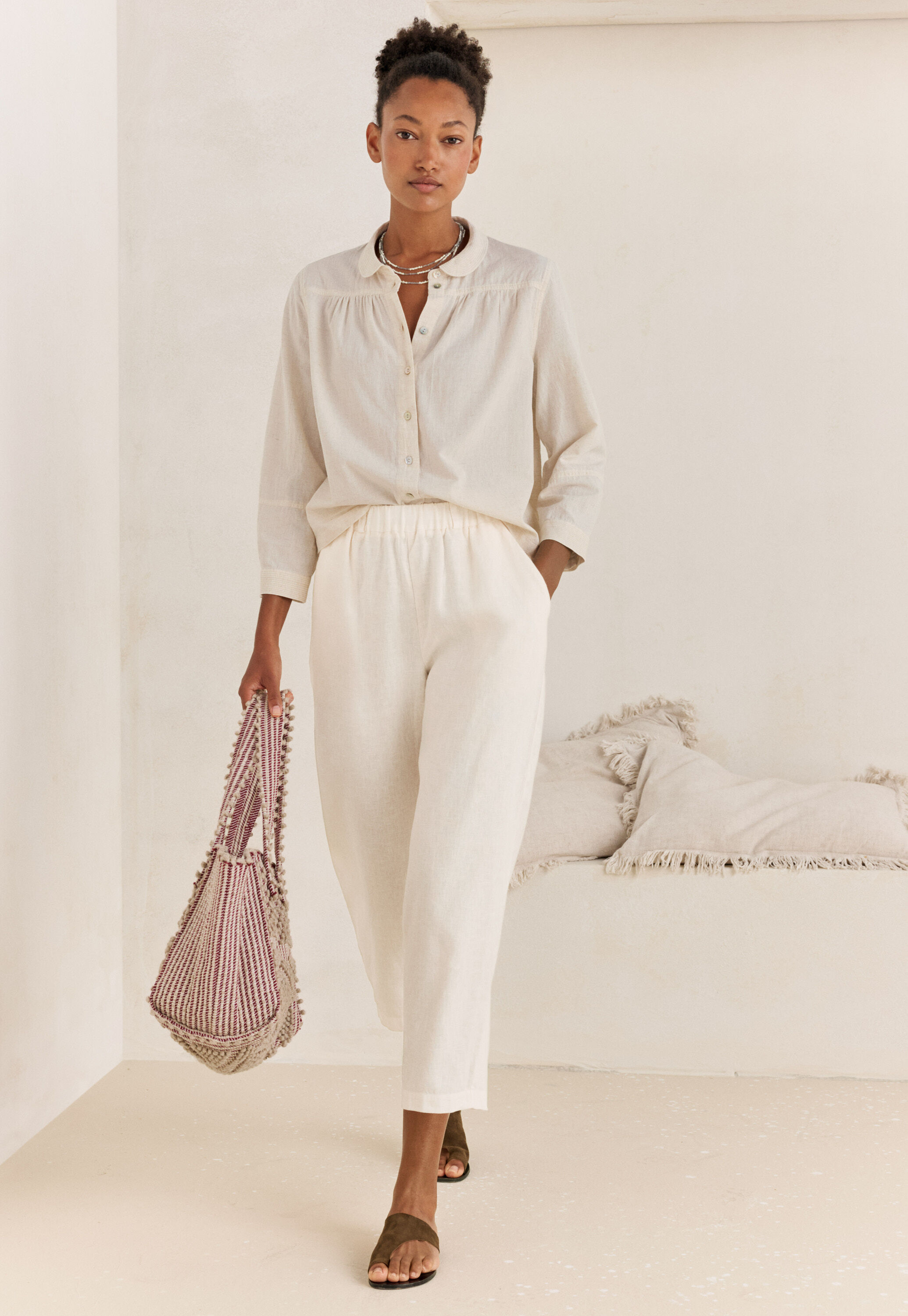 Bluse mit rundem Kragen
