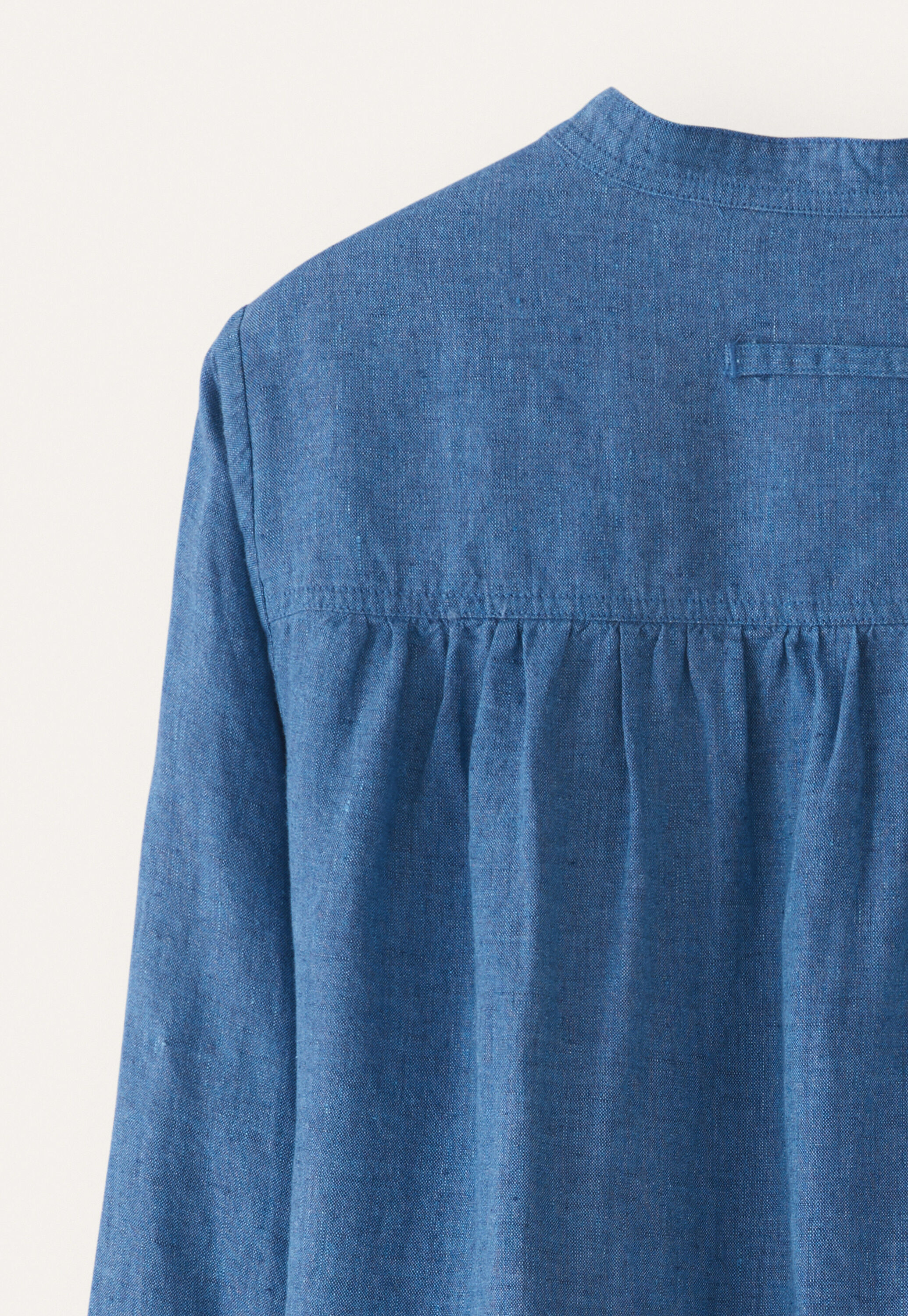 Lange Bluse mit geschwungenem Saum