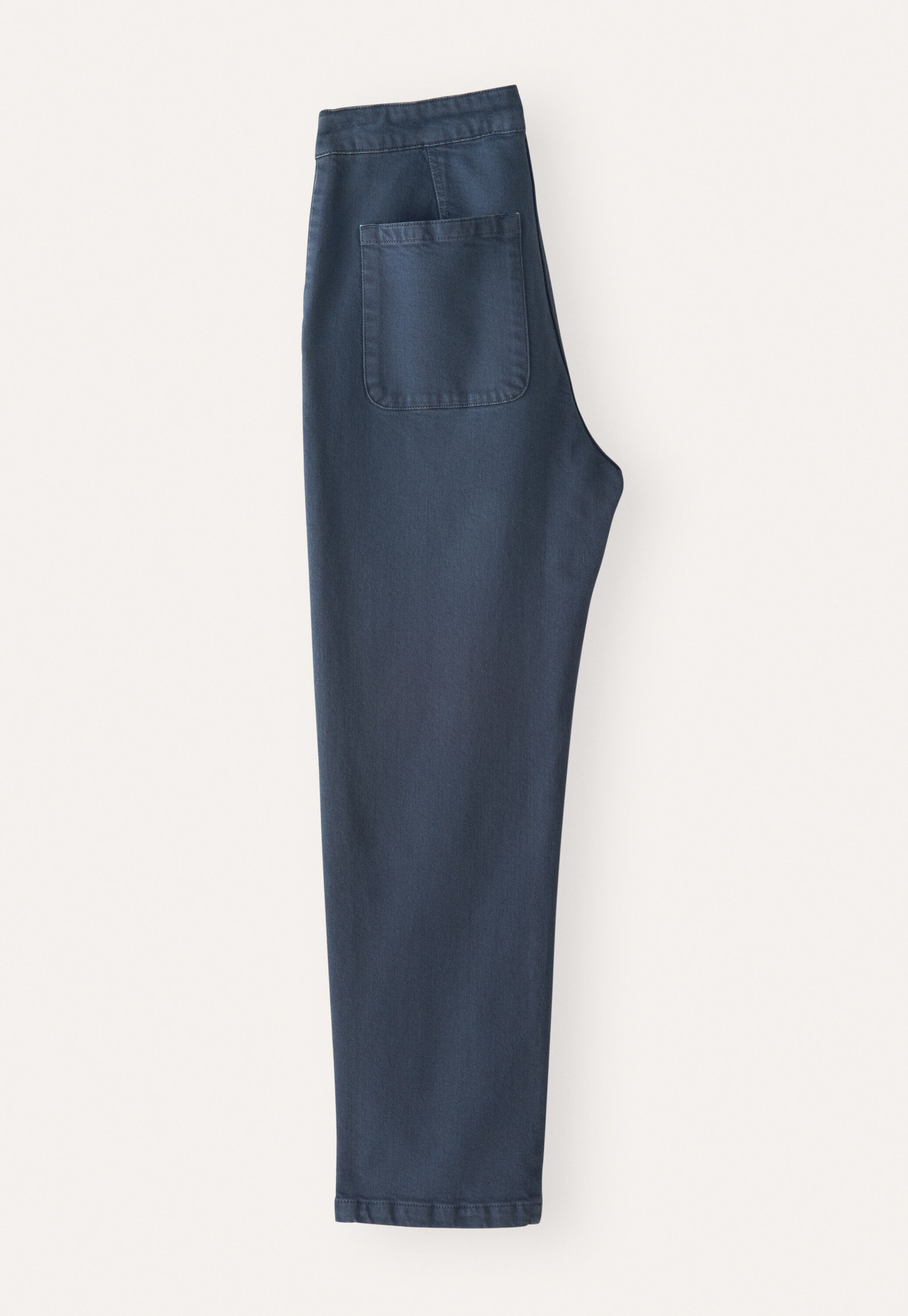 Schmal und k&uuml;rzer geschnittene Hose