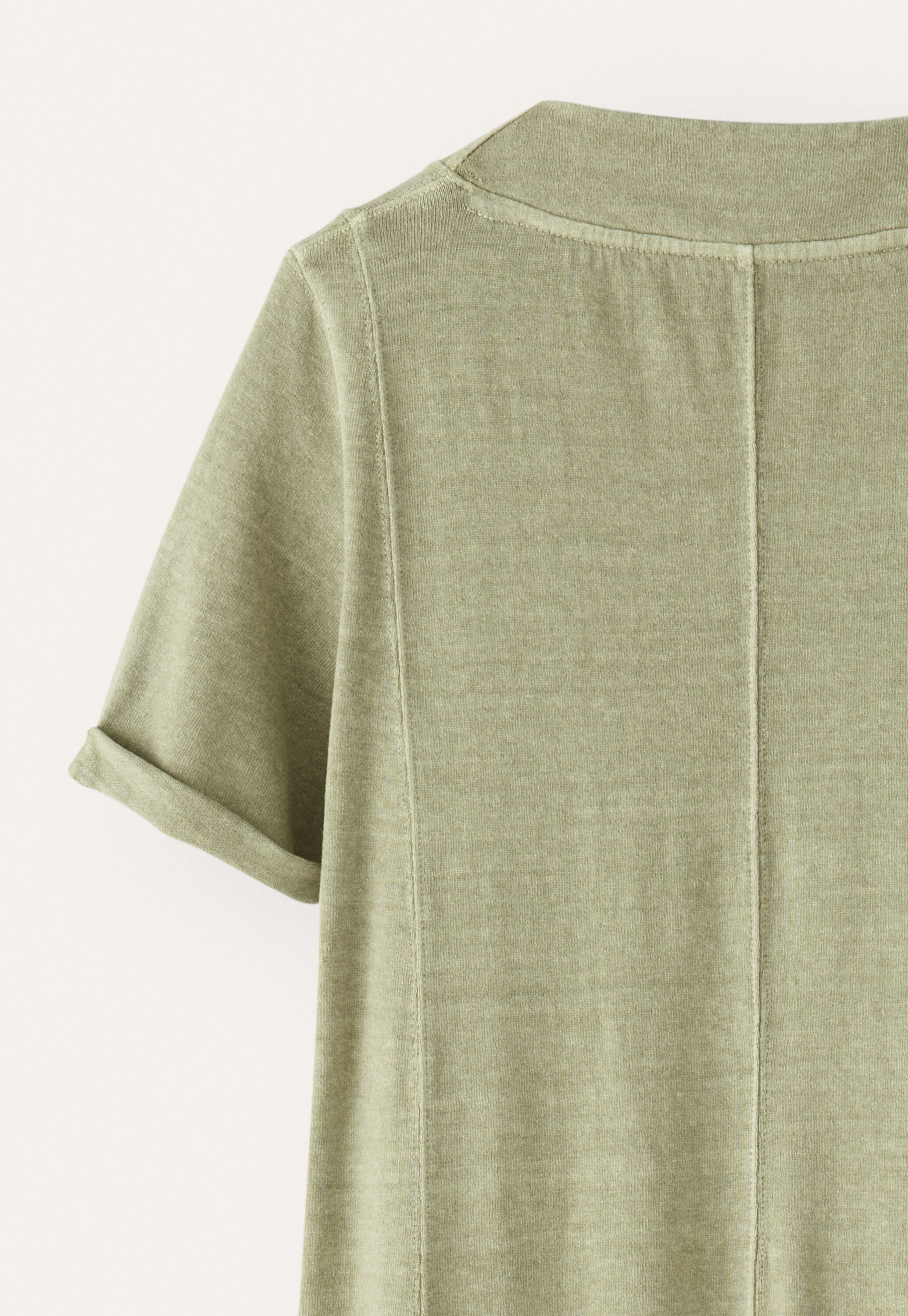 Kleid mit V-Ausschnitt und Eins&auml;tzen