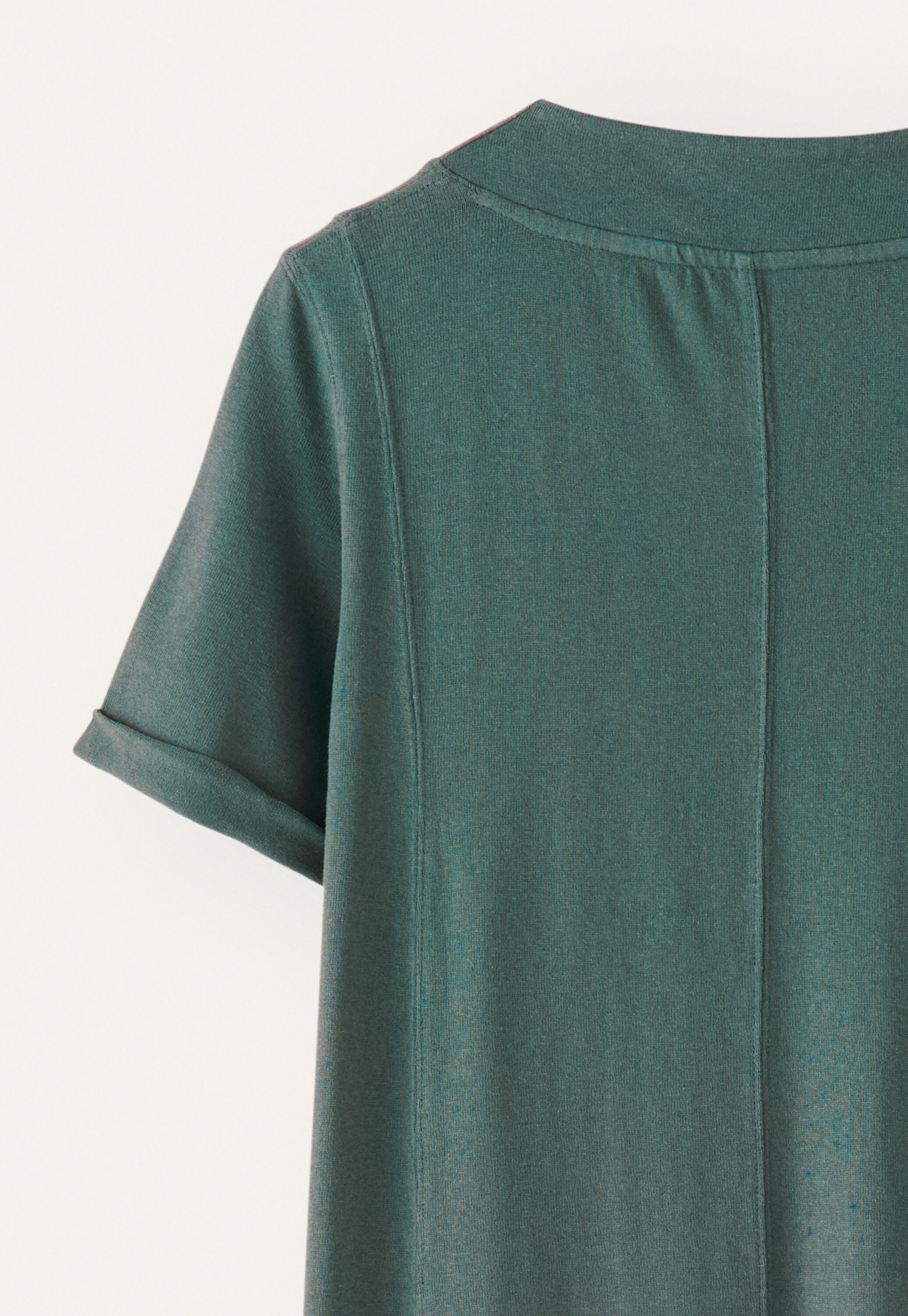 Kleid mit V-Ausschnitt und Eins&auml;tzen