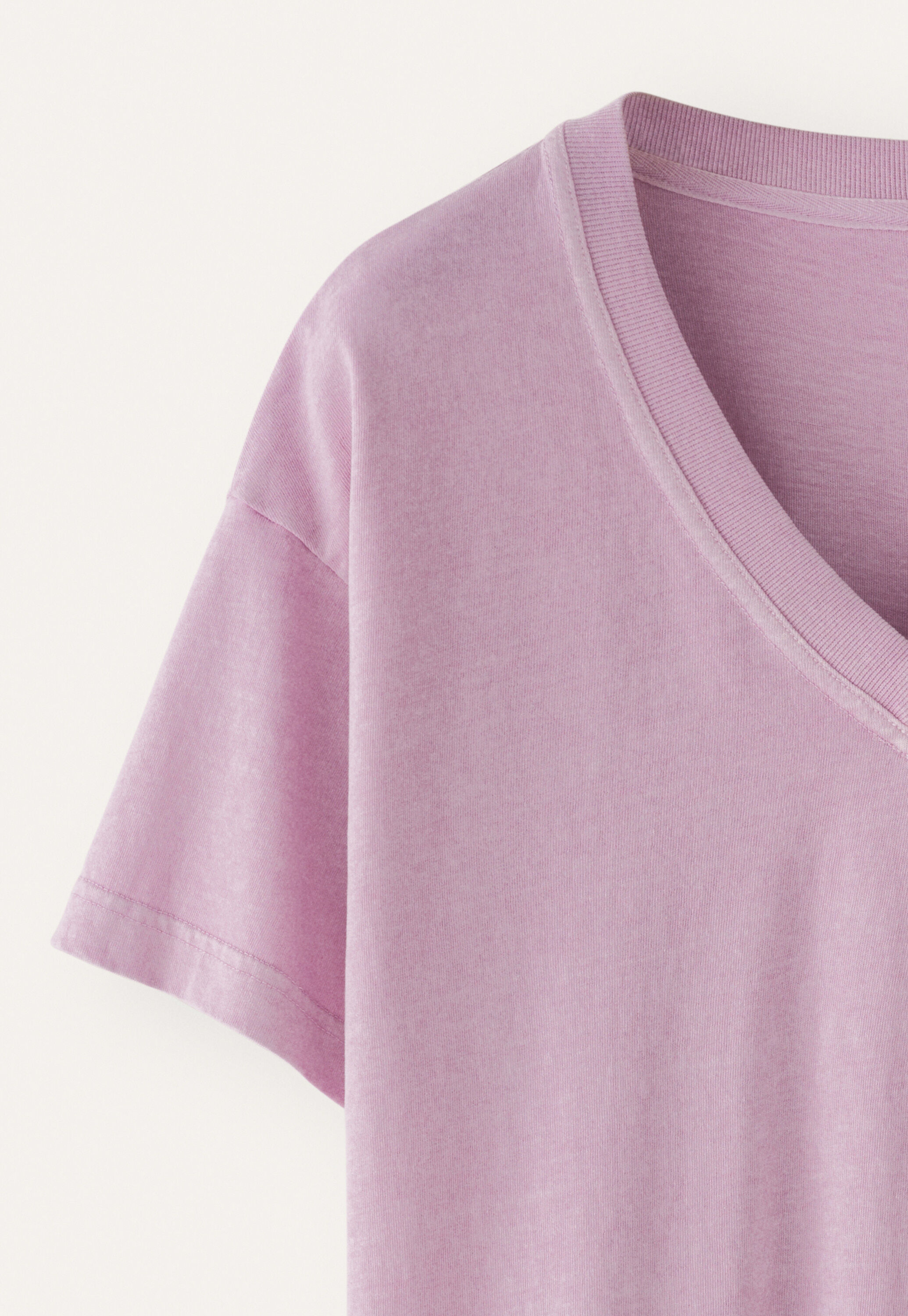 T-Shirt mit V-Ausschnitt