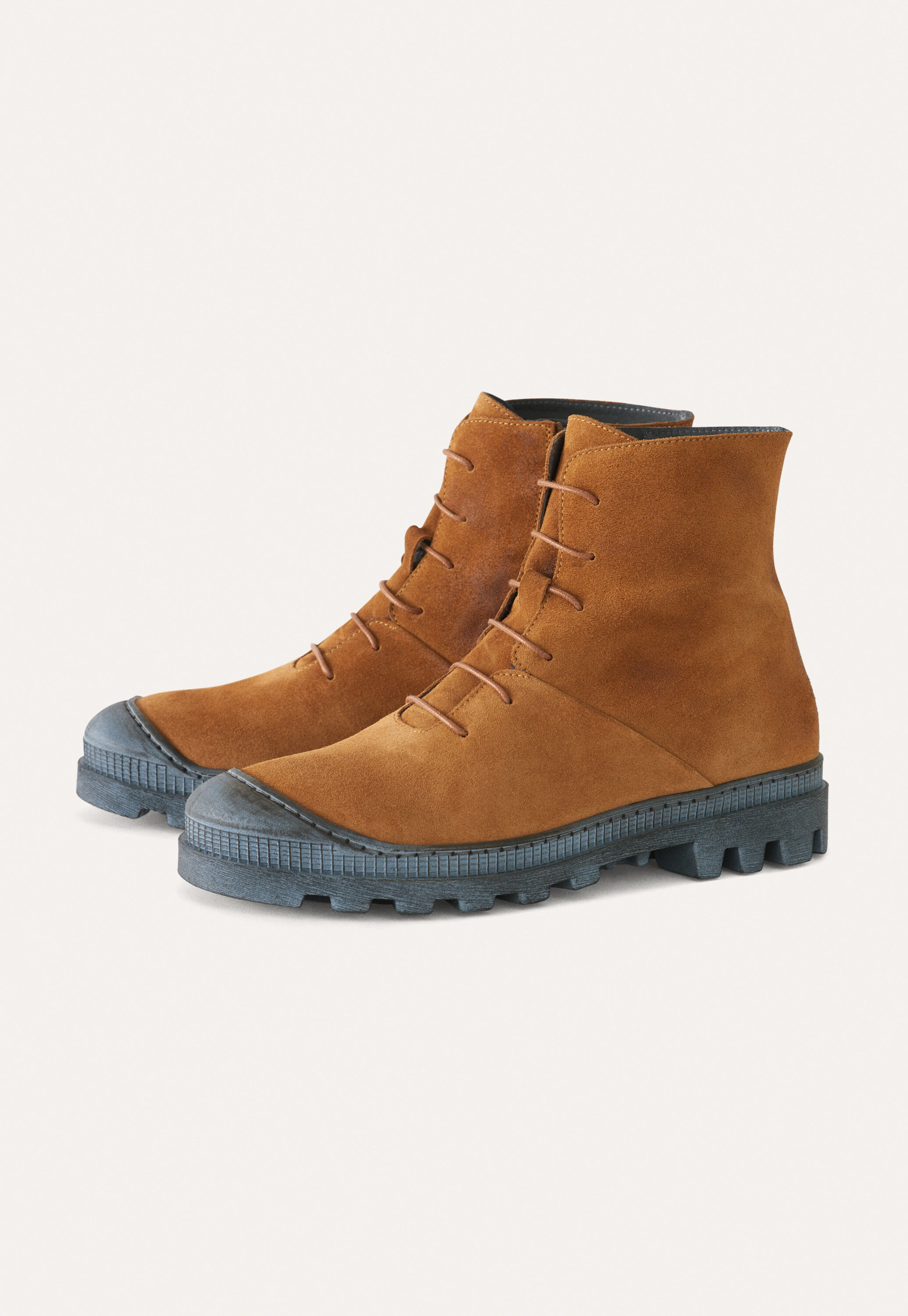 Schn&uuml;rstiefel
