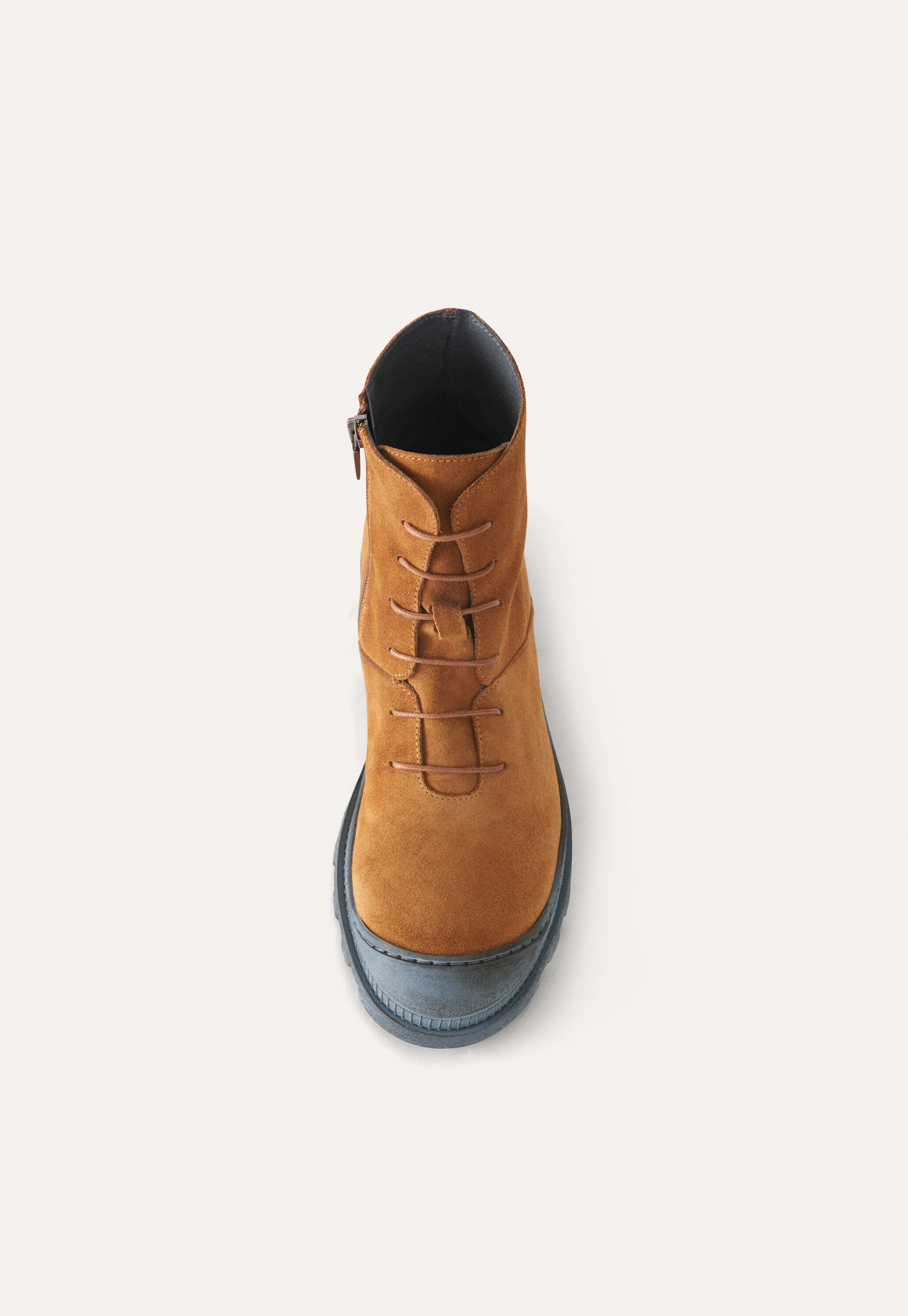 Schn&uuml;rstiefel