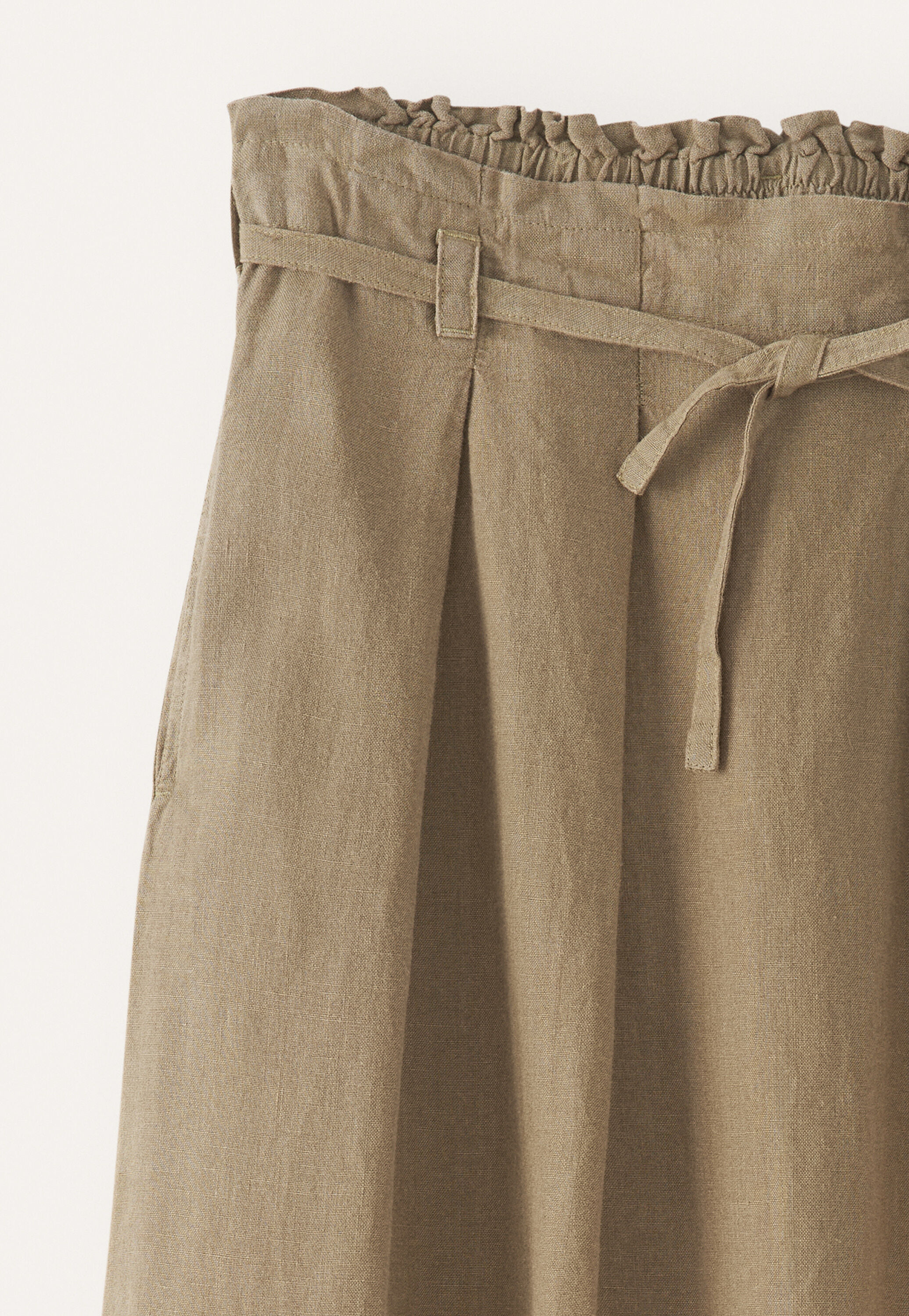 Rock mit Falten in der Taille