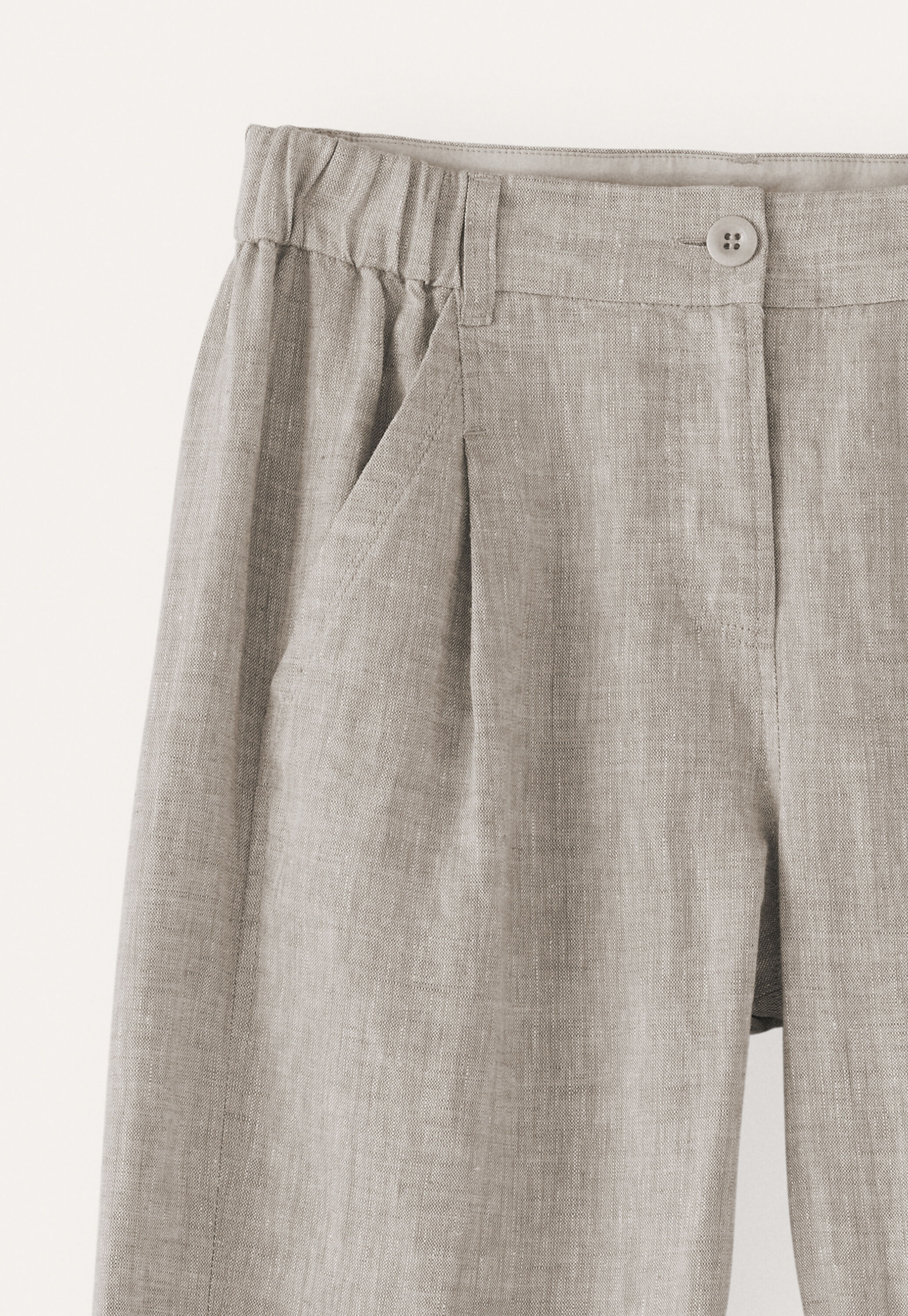 K&uuml;rzere, schmal zulaufende Hose