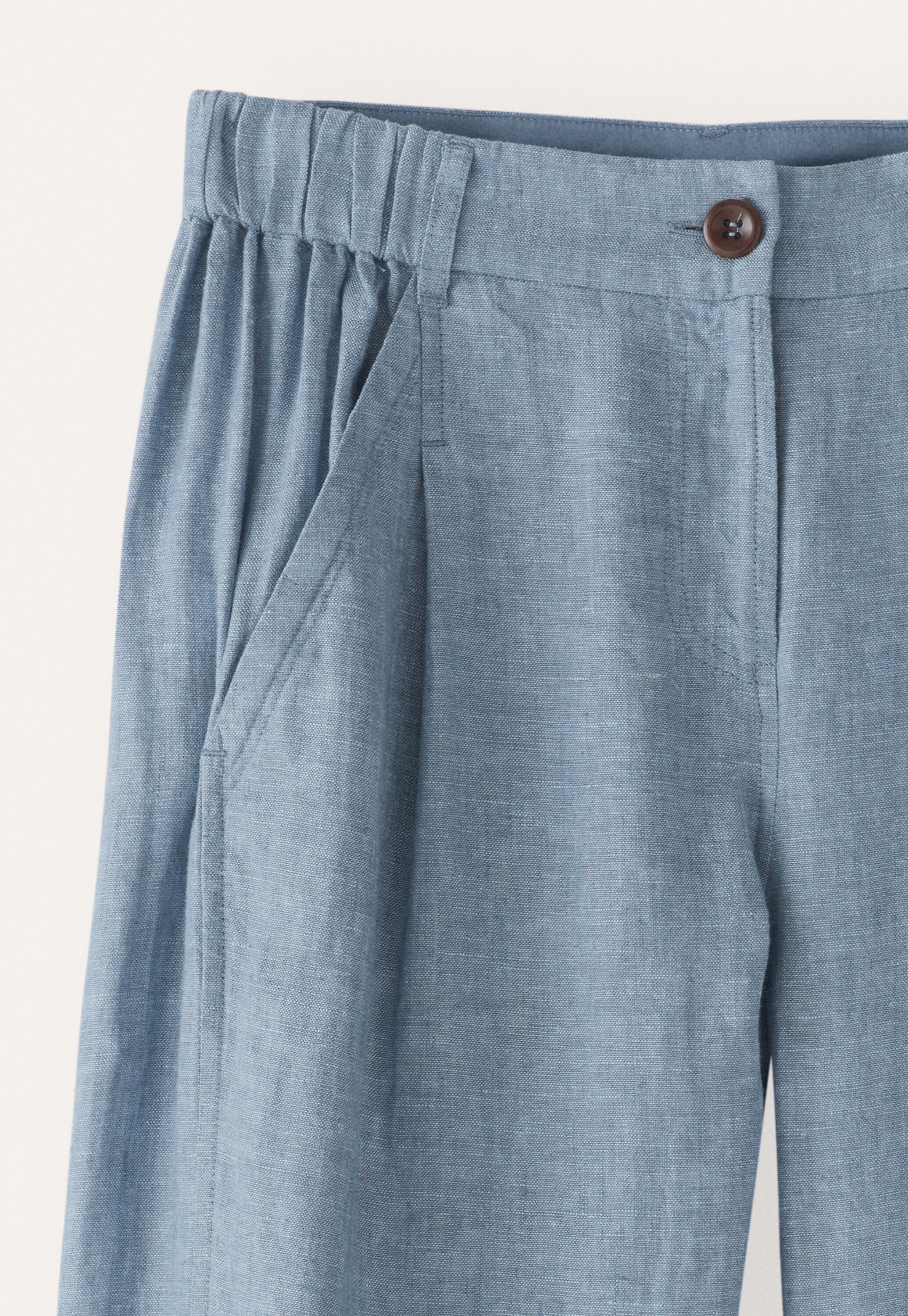 K&uuml;rzere, schmal zulaufende Hose