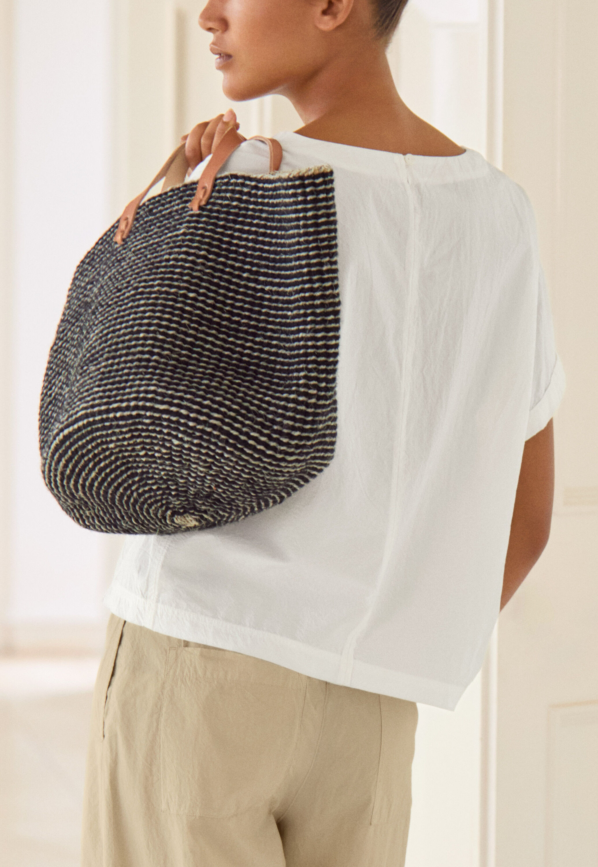 Gro&szlig;e geflochtene Bucket-Bag