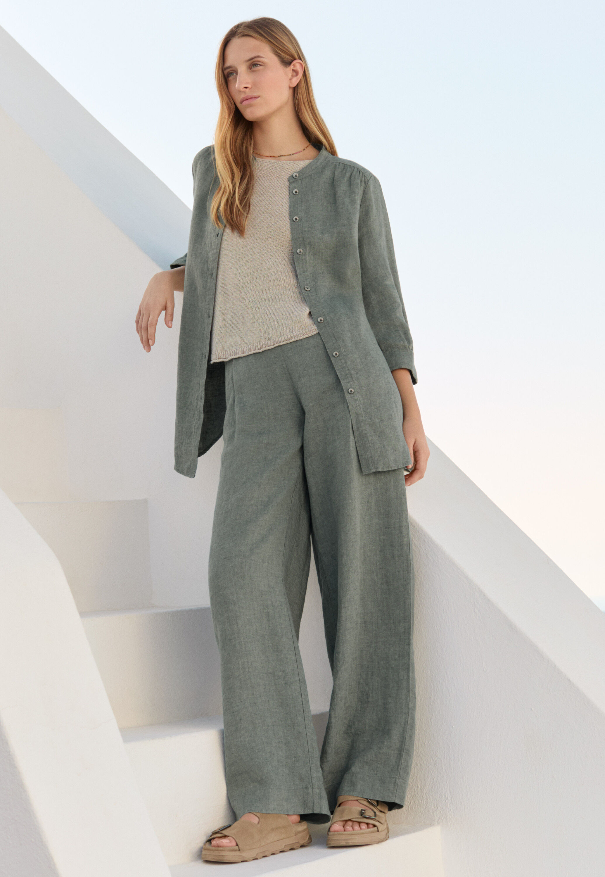 Lange Bluse mit geschwungenem Saum