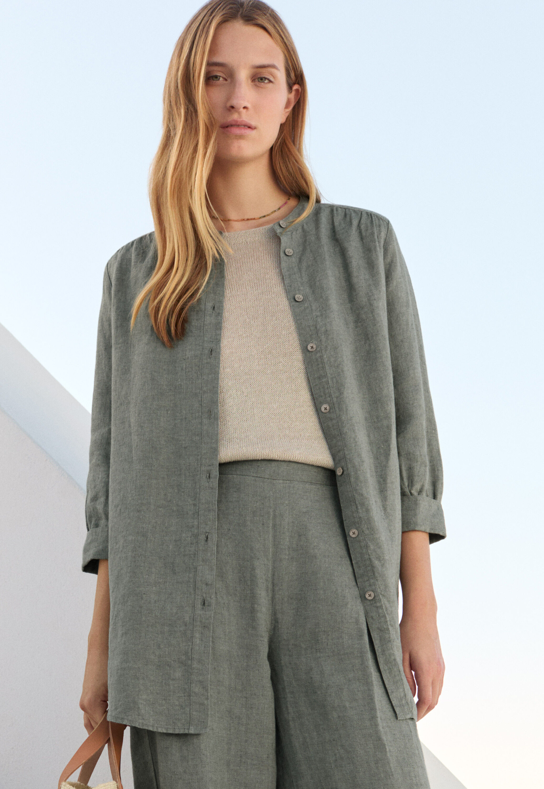 Lange Bluse mit geschwungenem Saum
