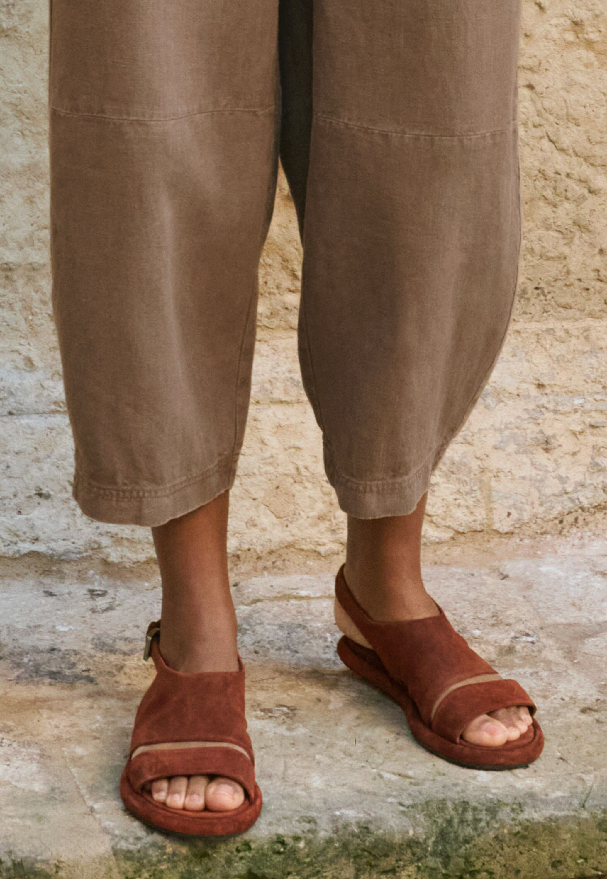 Sandale mit Kn&ouml;chelriemen