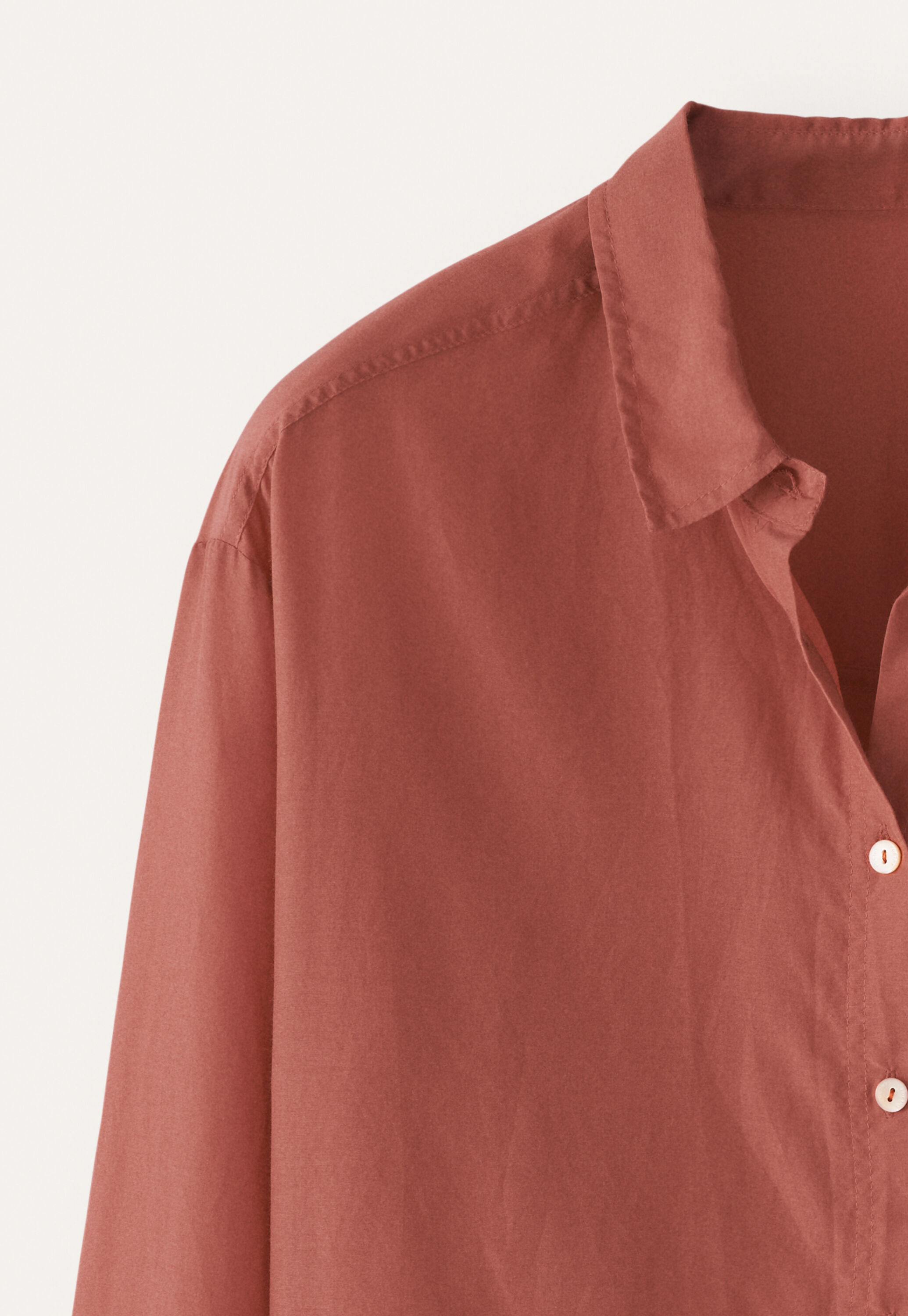 Bluse mit &uuml;berschnittenen Schultern