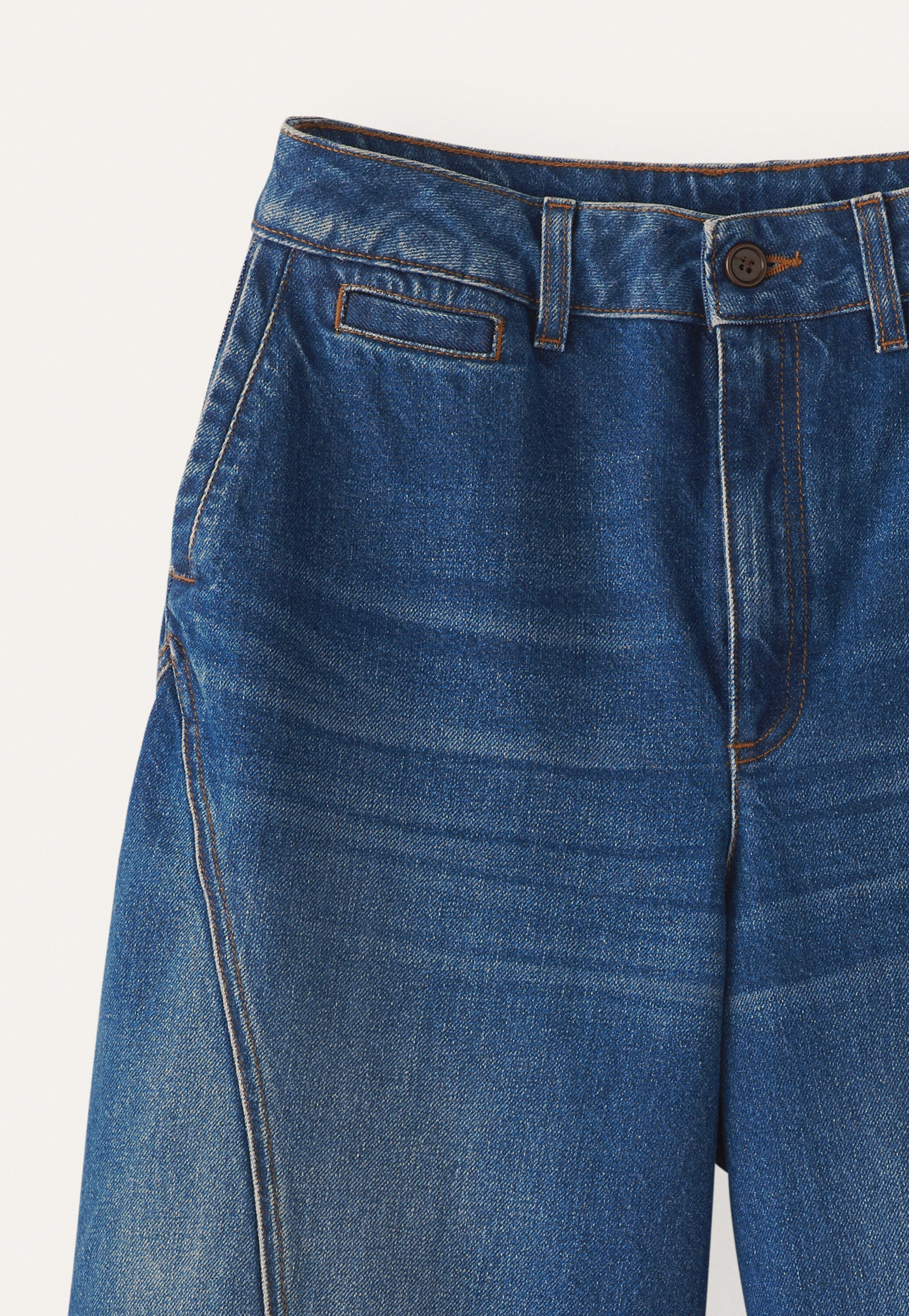 Denim-Jeans mit geschwungenen N&auml;hten