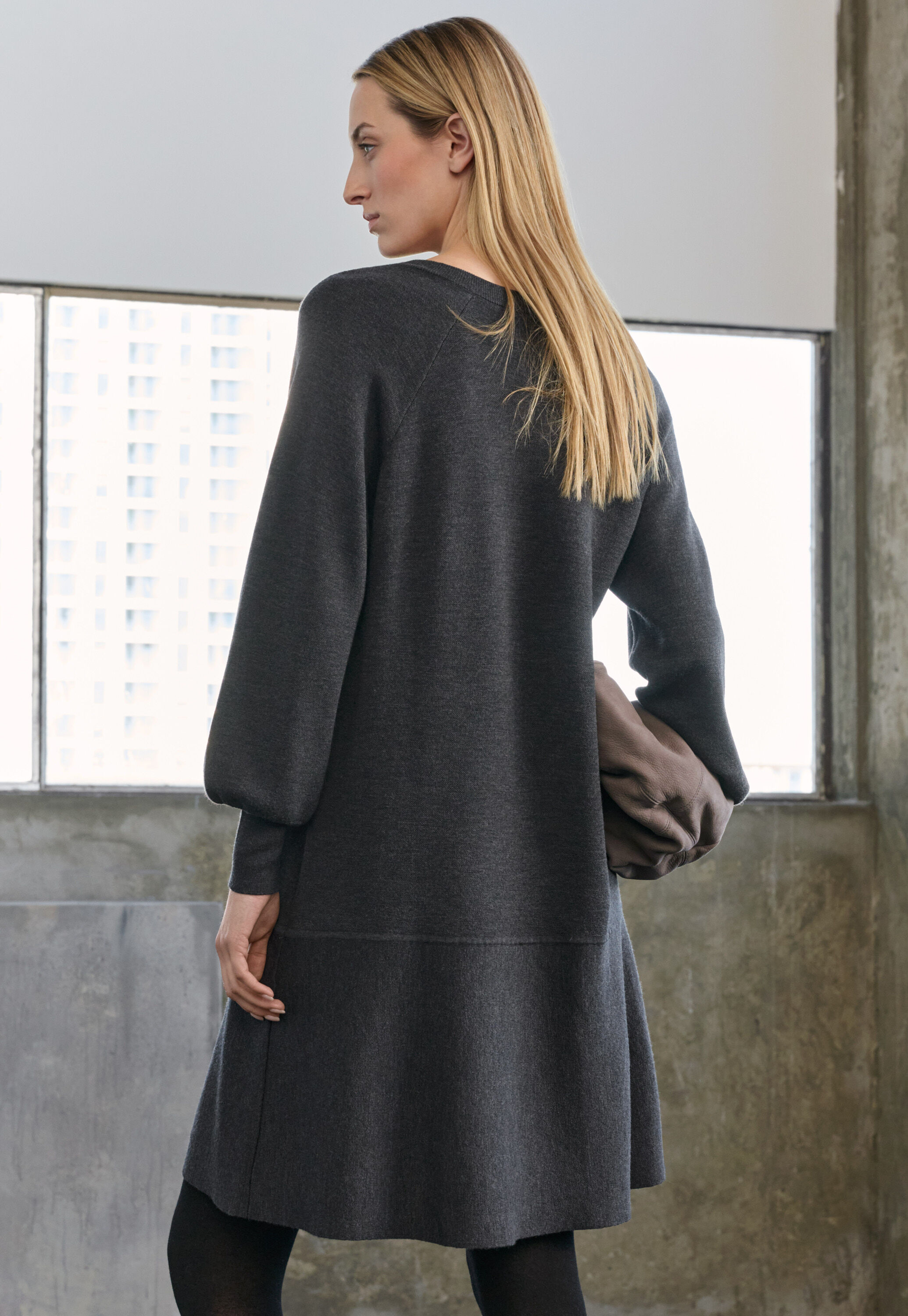 Kleid mit Peplum-Saum