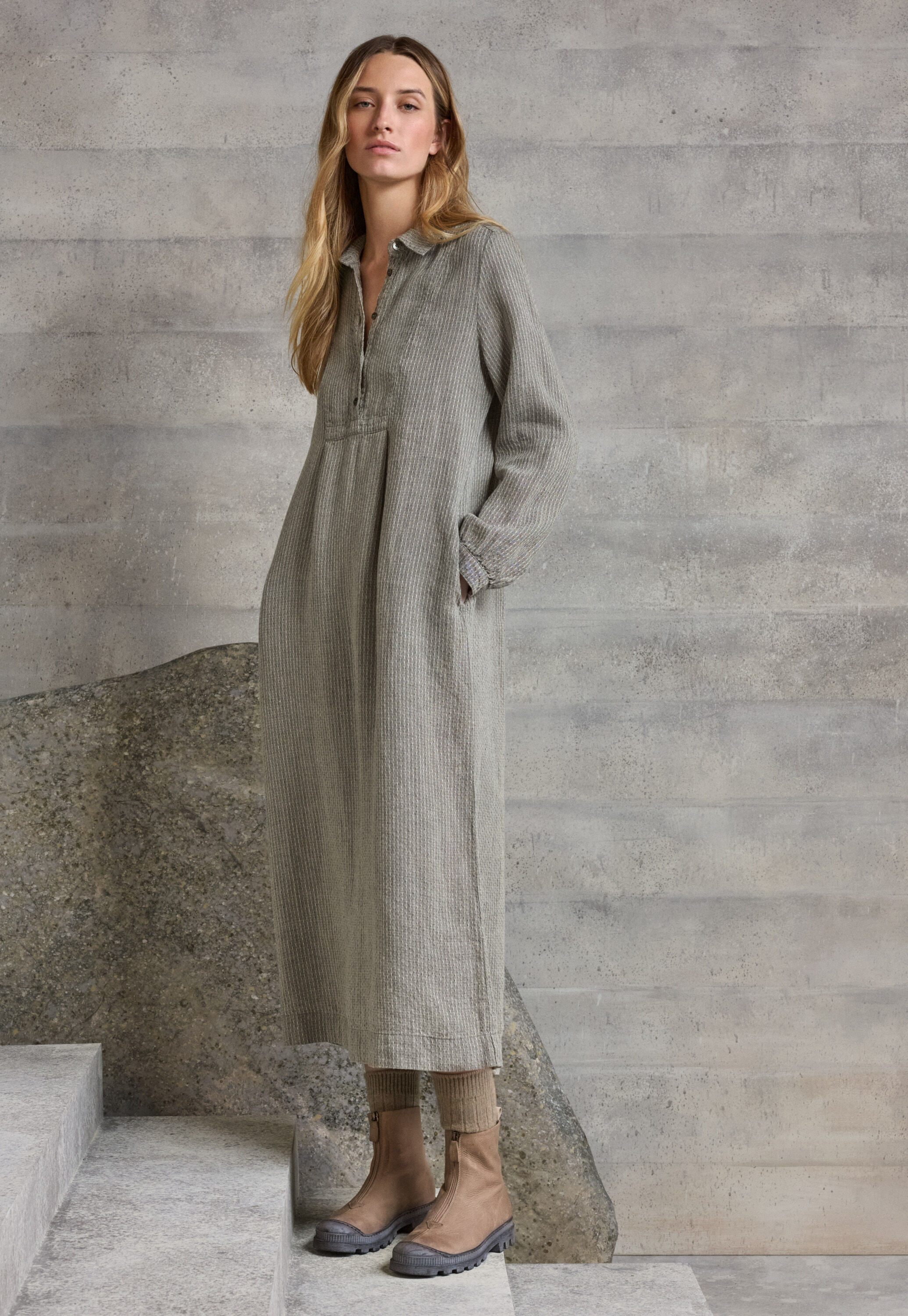 Kleid mit Latzeinsatz