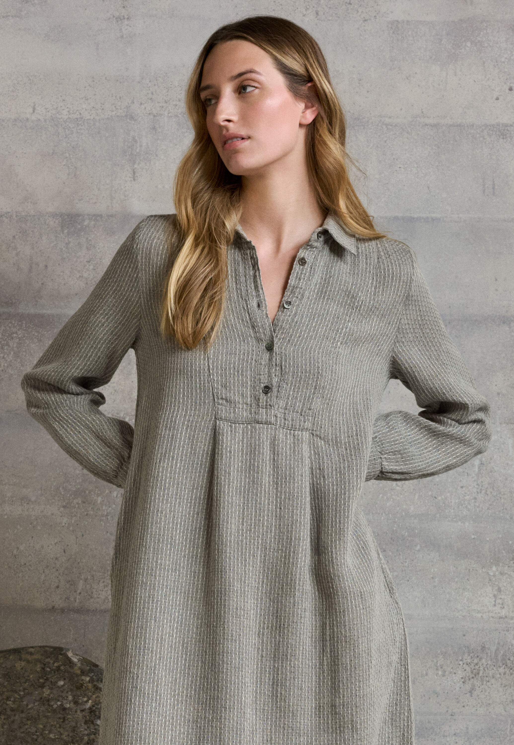 Kleid mit Latzeinsatz
