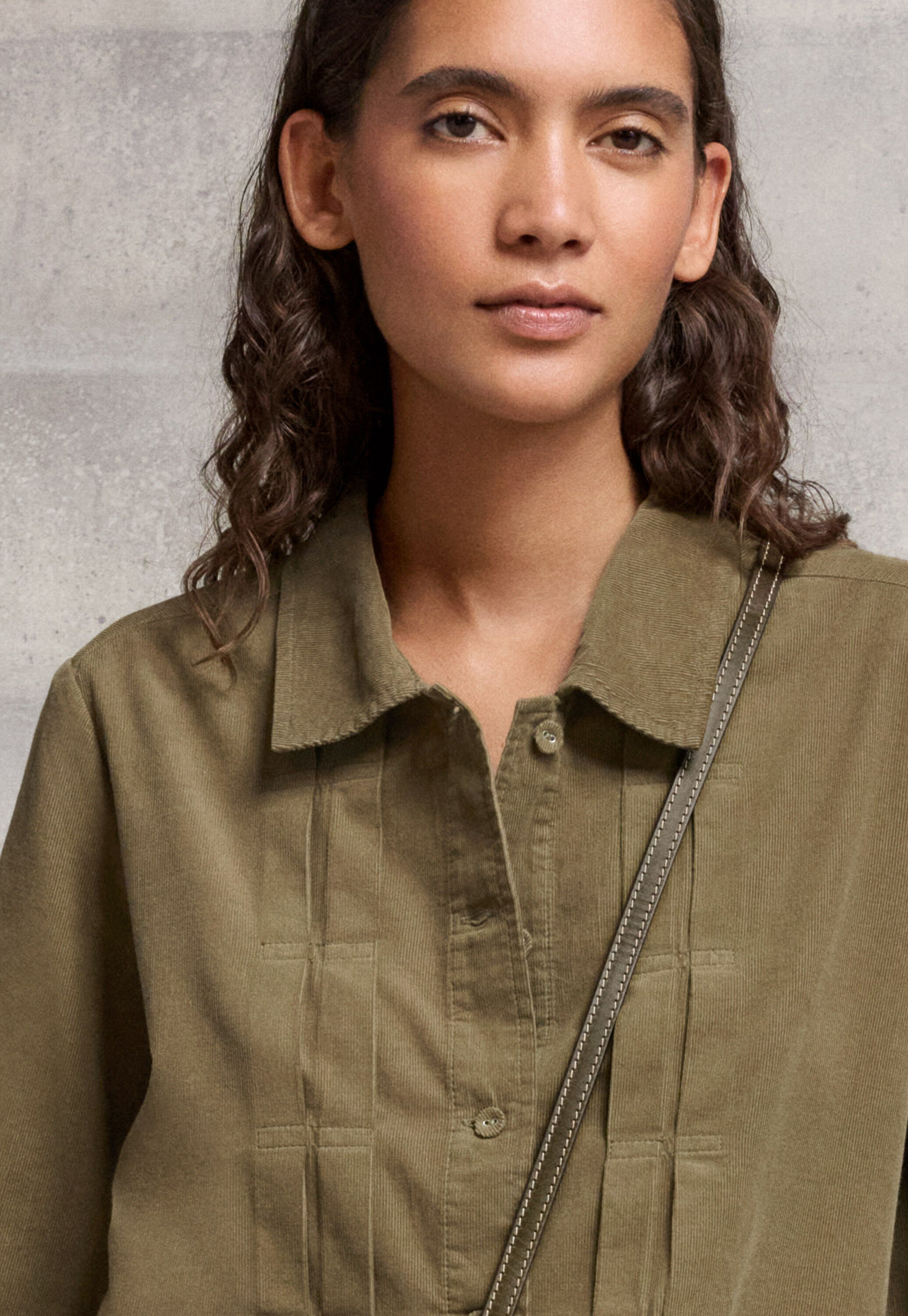 Bluse mit Biesenfront