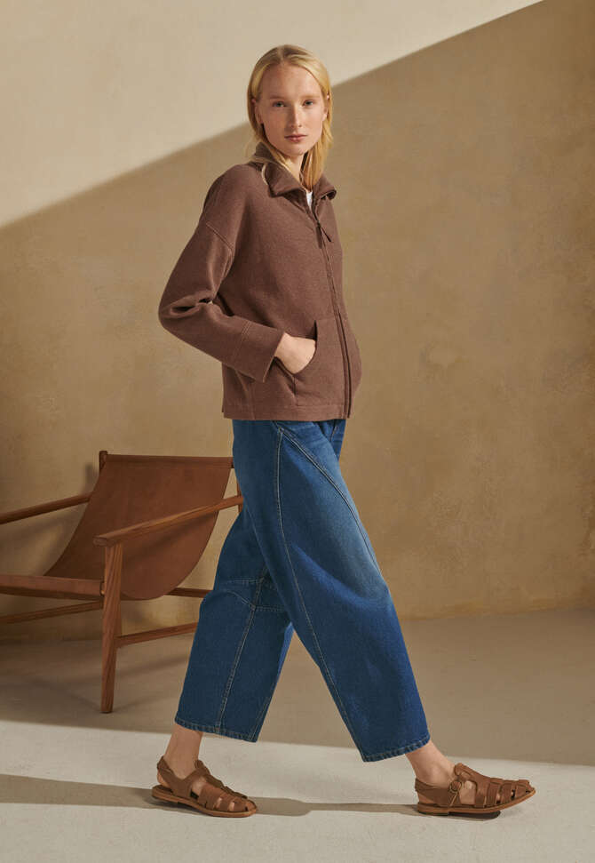 Denim-Jeans mit geschwungenen N&auml;hten, Mittelblaue Waschung, completeTheLook