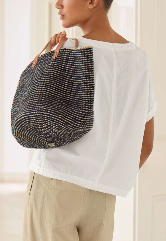 Gro&szlig;e geflochtene Bucket-Bag, Grau, completeTheLook