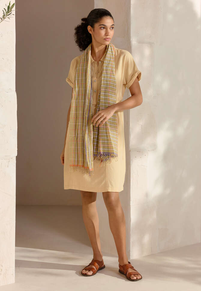 Kurzes Kleid mit Kragen, Sandgelb, completeTheLook