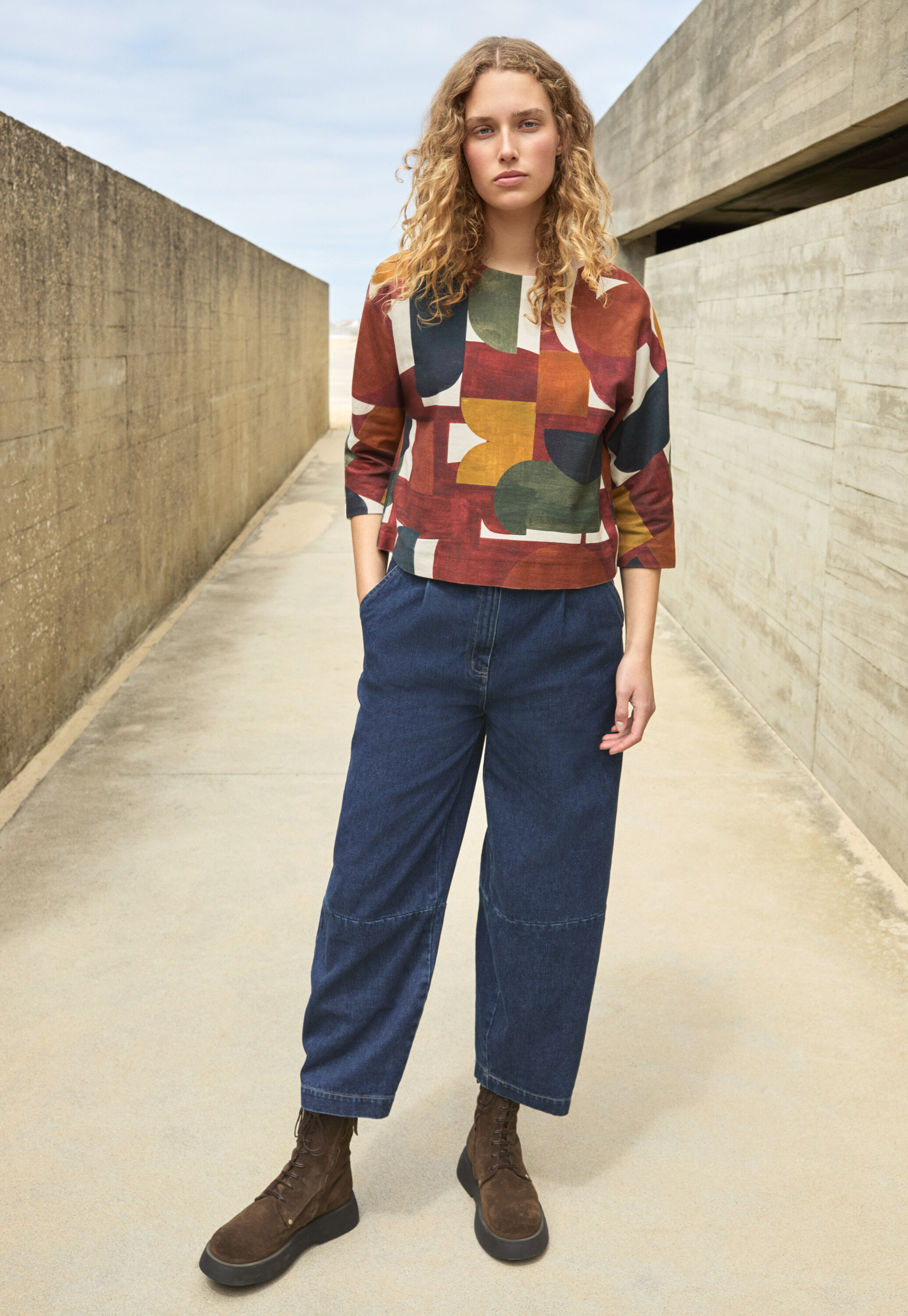 Barrel-leg trousers