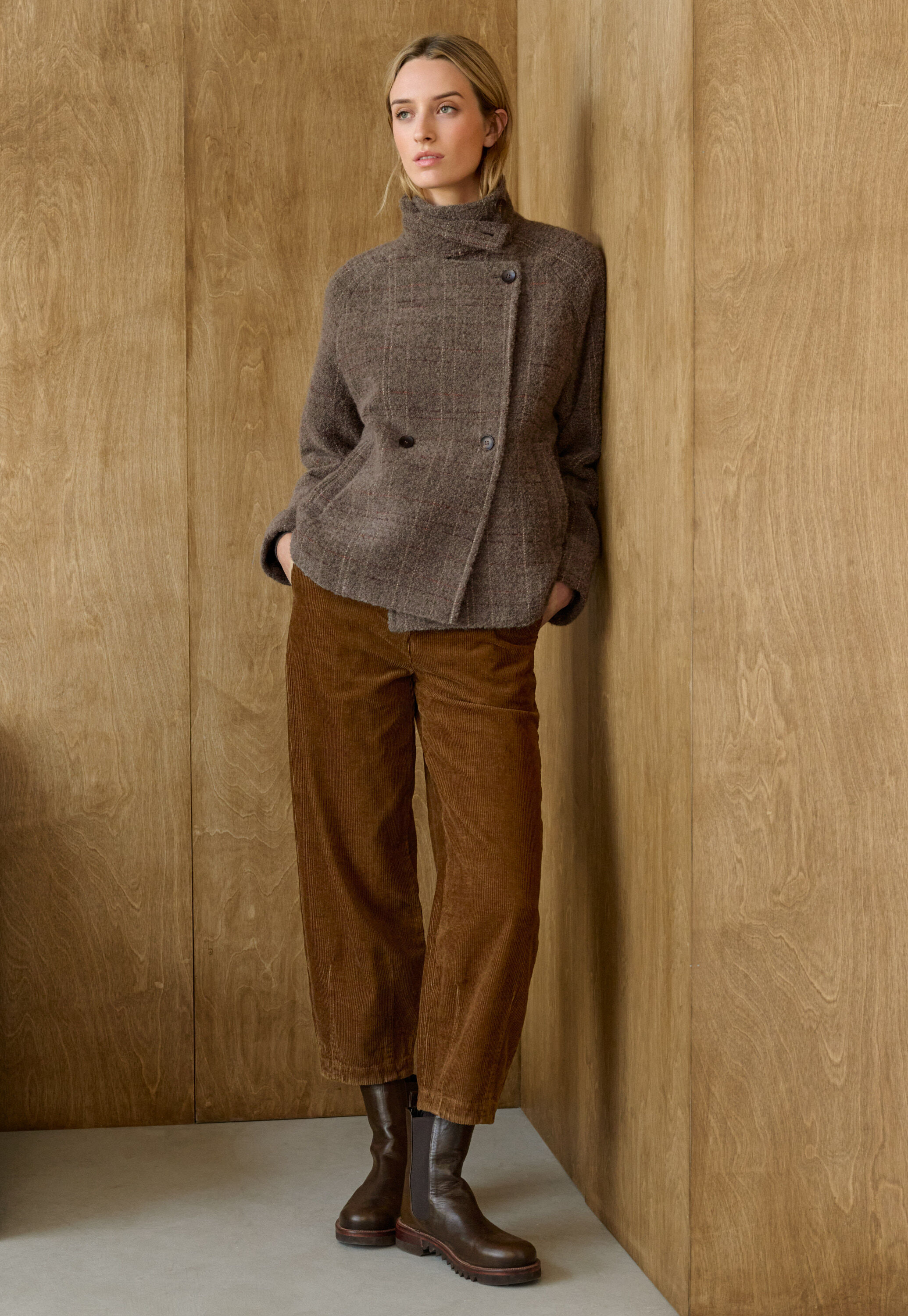 Curved-leg trousers