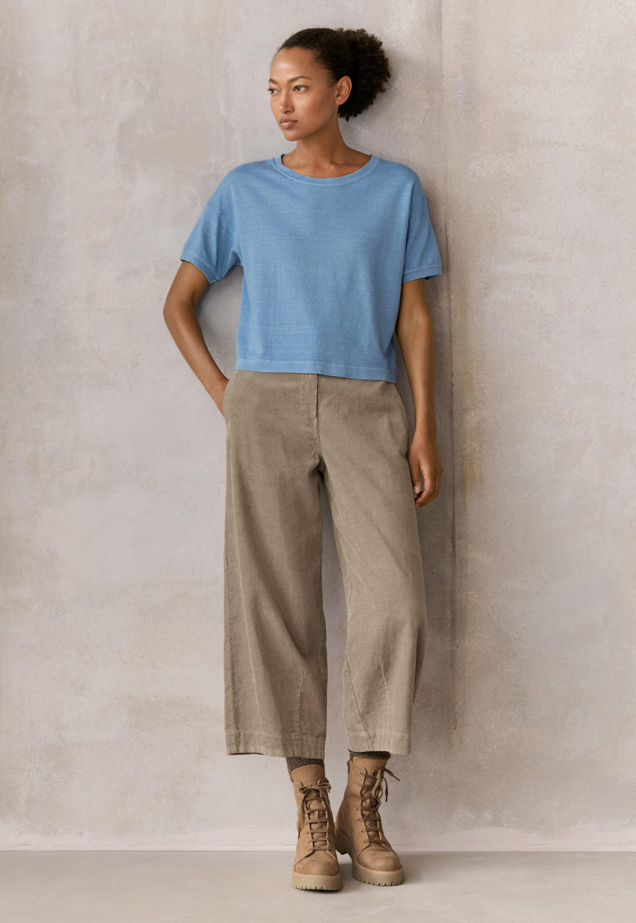 Curved-leg trousers